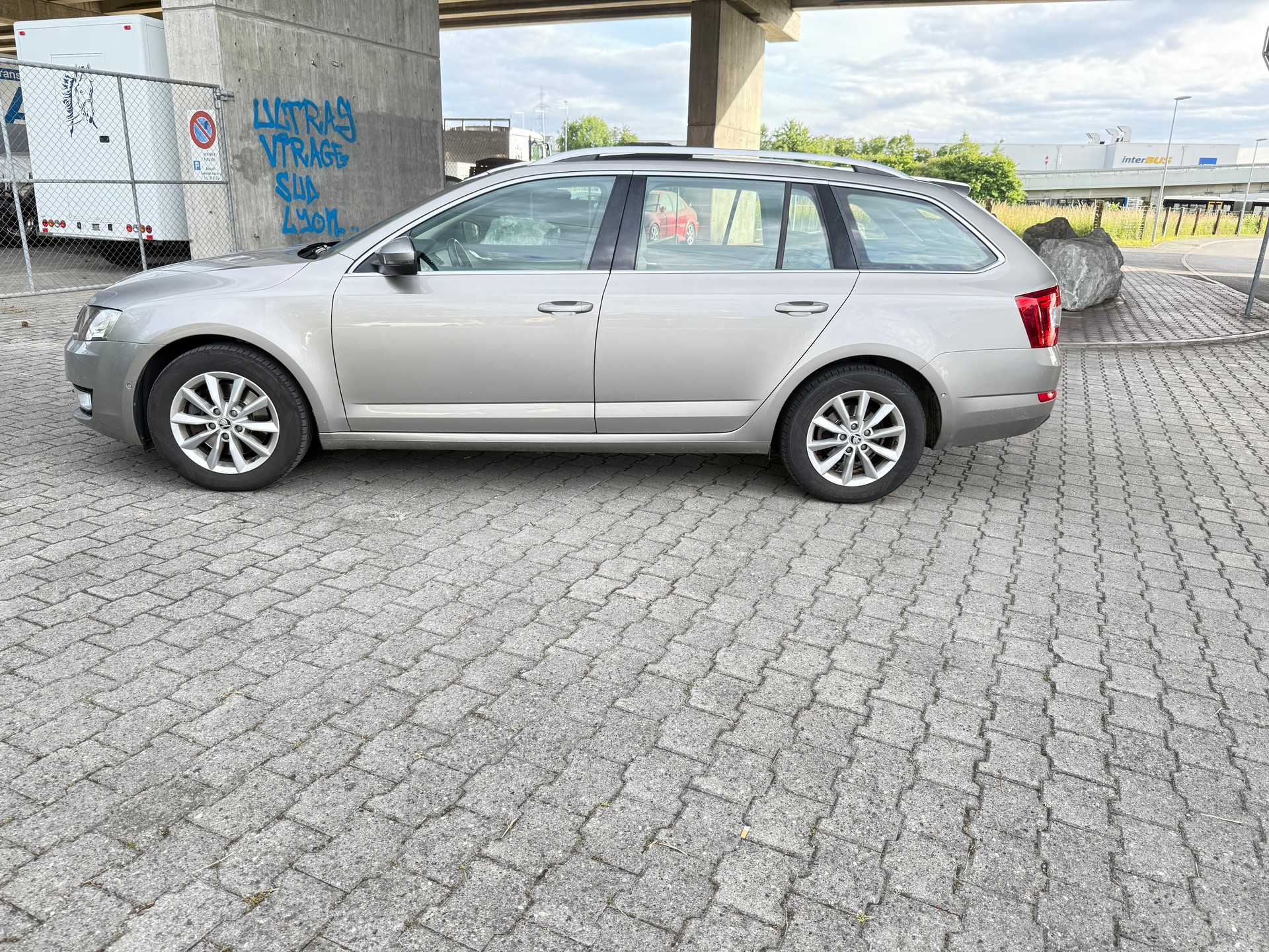 SKODA Octavia Combi 1.8 TSI Elegance 4x4 DSG-image-9