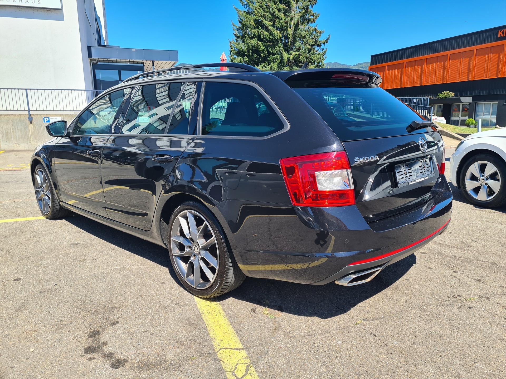 SKODA Octavia Combi 2.0 TDI RS DSG-image-4