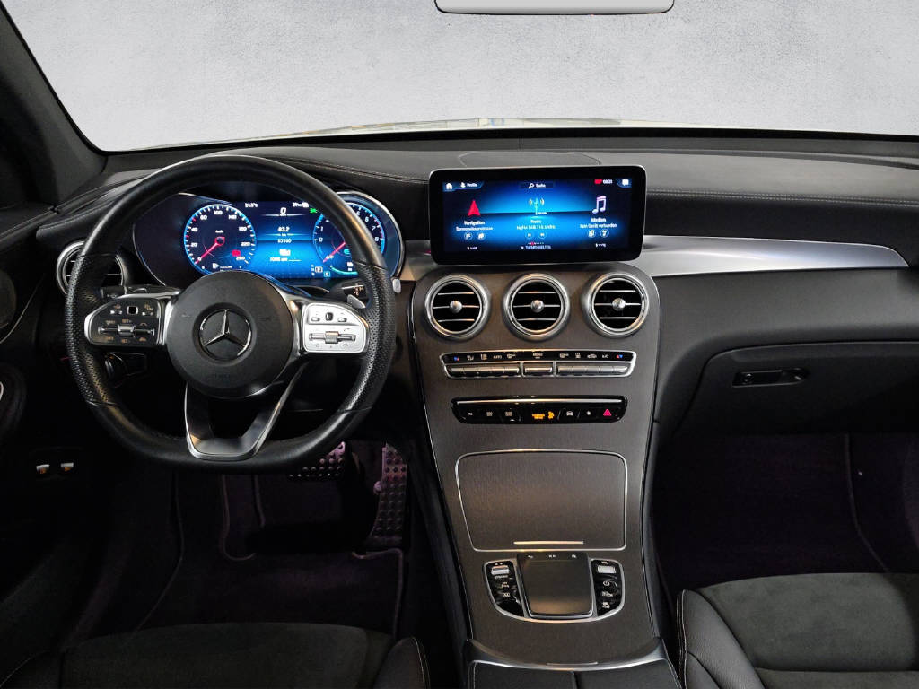 MERCEDES-BENZ GLC 300 e AMG Line 4Matic Coupé-image-13
