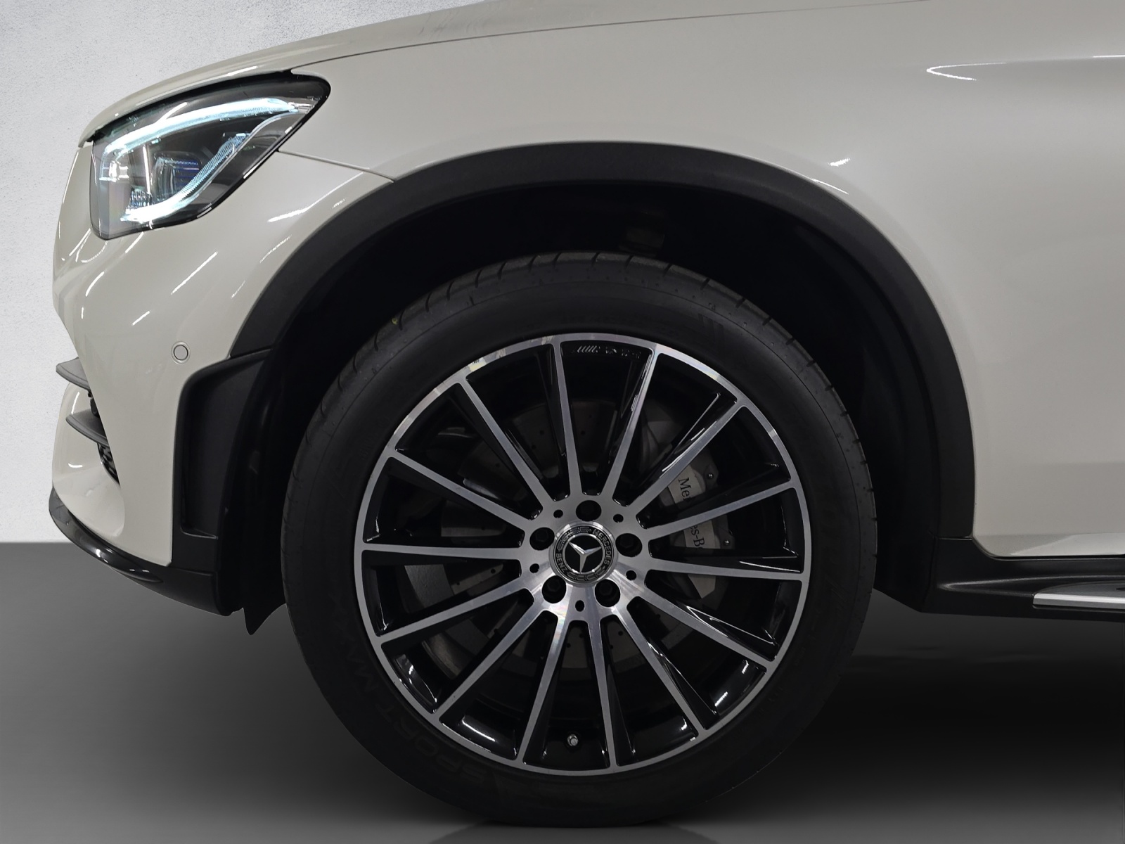 MERCEDES-BENZ GLC 300 e AMG Line 4Matic Coupé-image-7