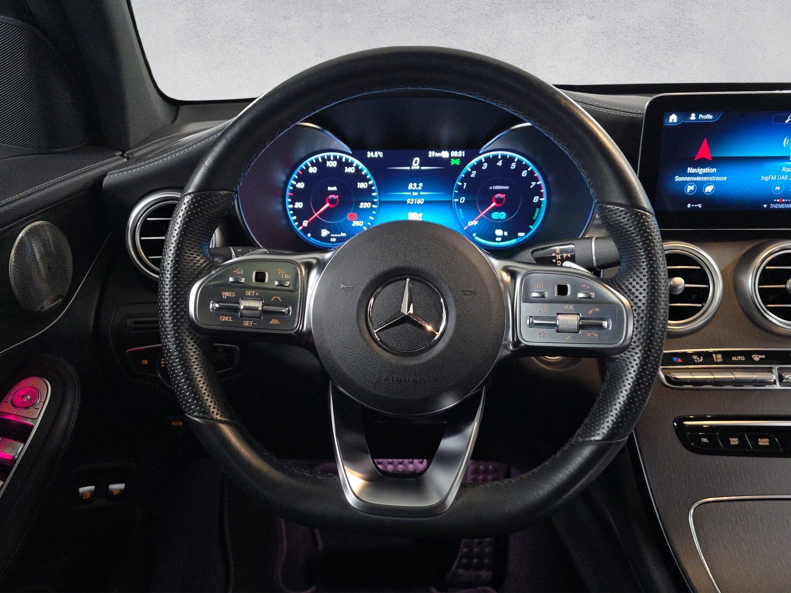 MERCEDES-BENZ GLC 300 e AMG Line 4Matic Coupé-image-12