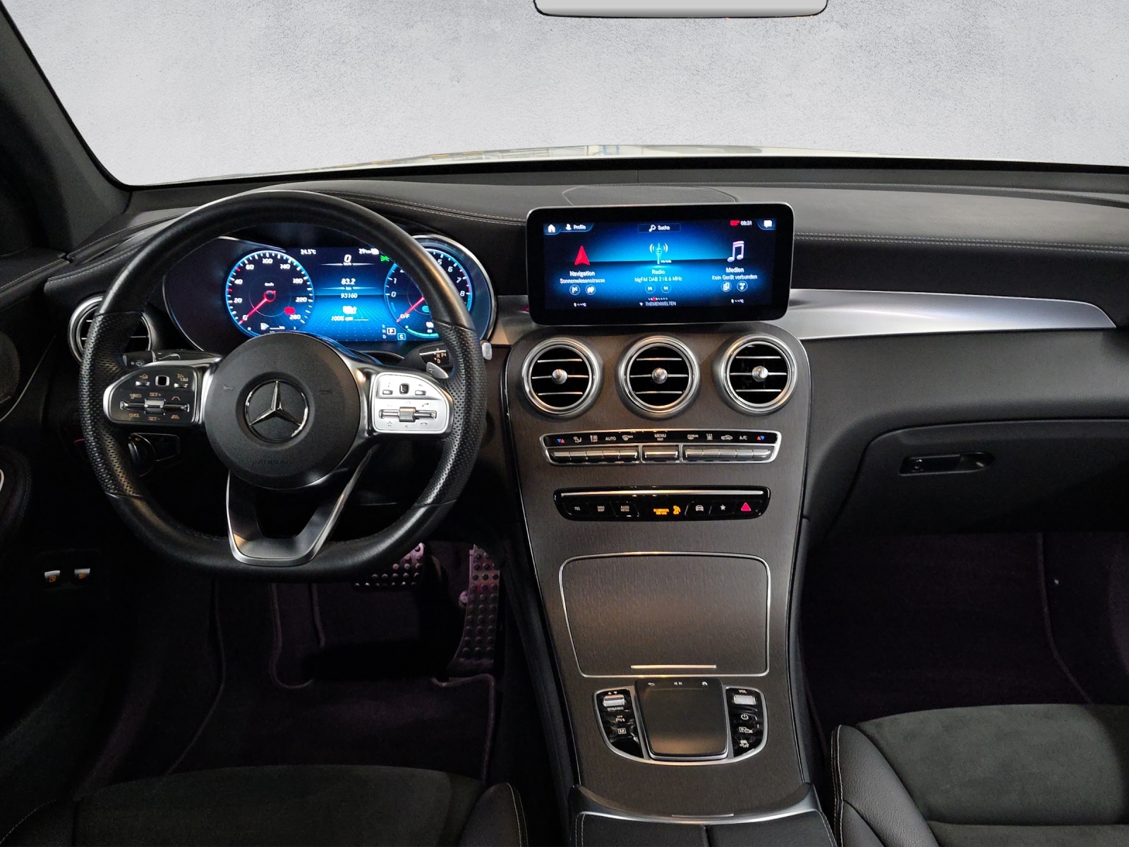 MERCEDES-BENZ GLC 300 e AMG Line 4Matic Coupé-image-14
