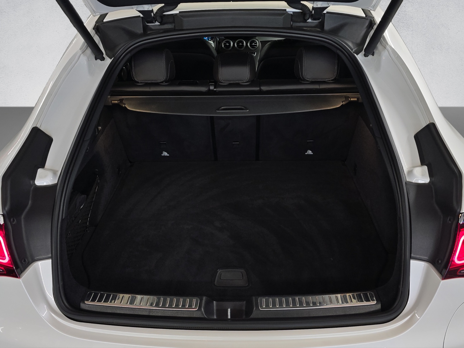 MERCEDES-BENZ GLC 300 e AMG Line 4Matic Coupé-image-8