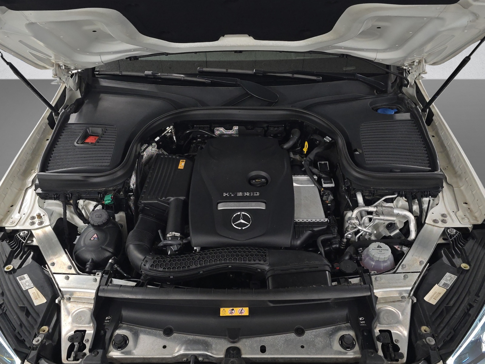 MERCEDES-BENZ GLC 300 e AMG Line 4Matic Coupé-image-9