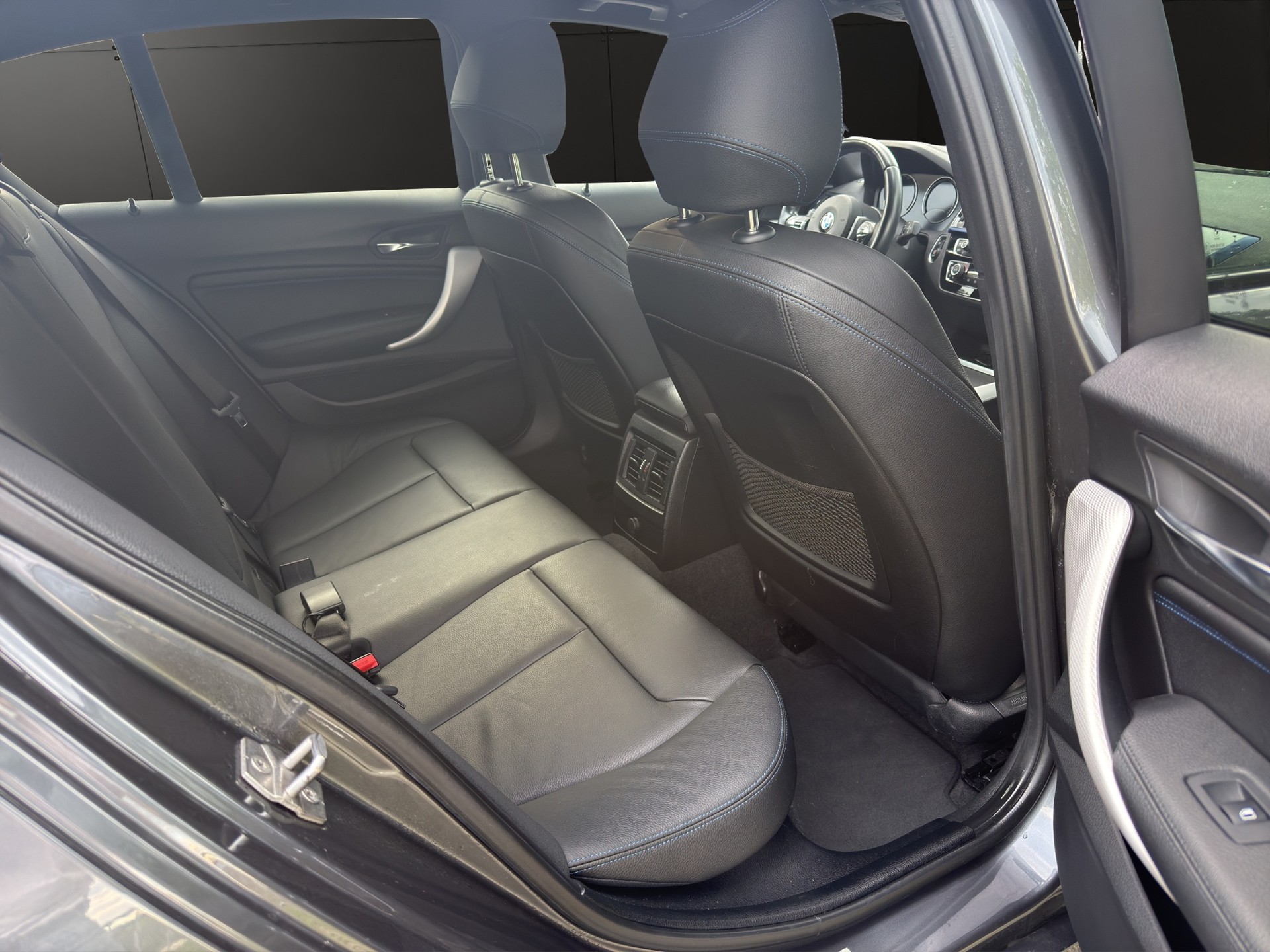 BMW BMW 125i Edition M Sport Steptronic-image-12