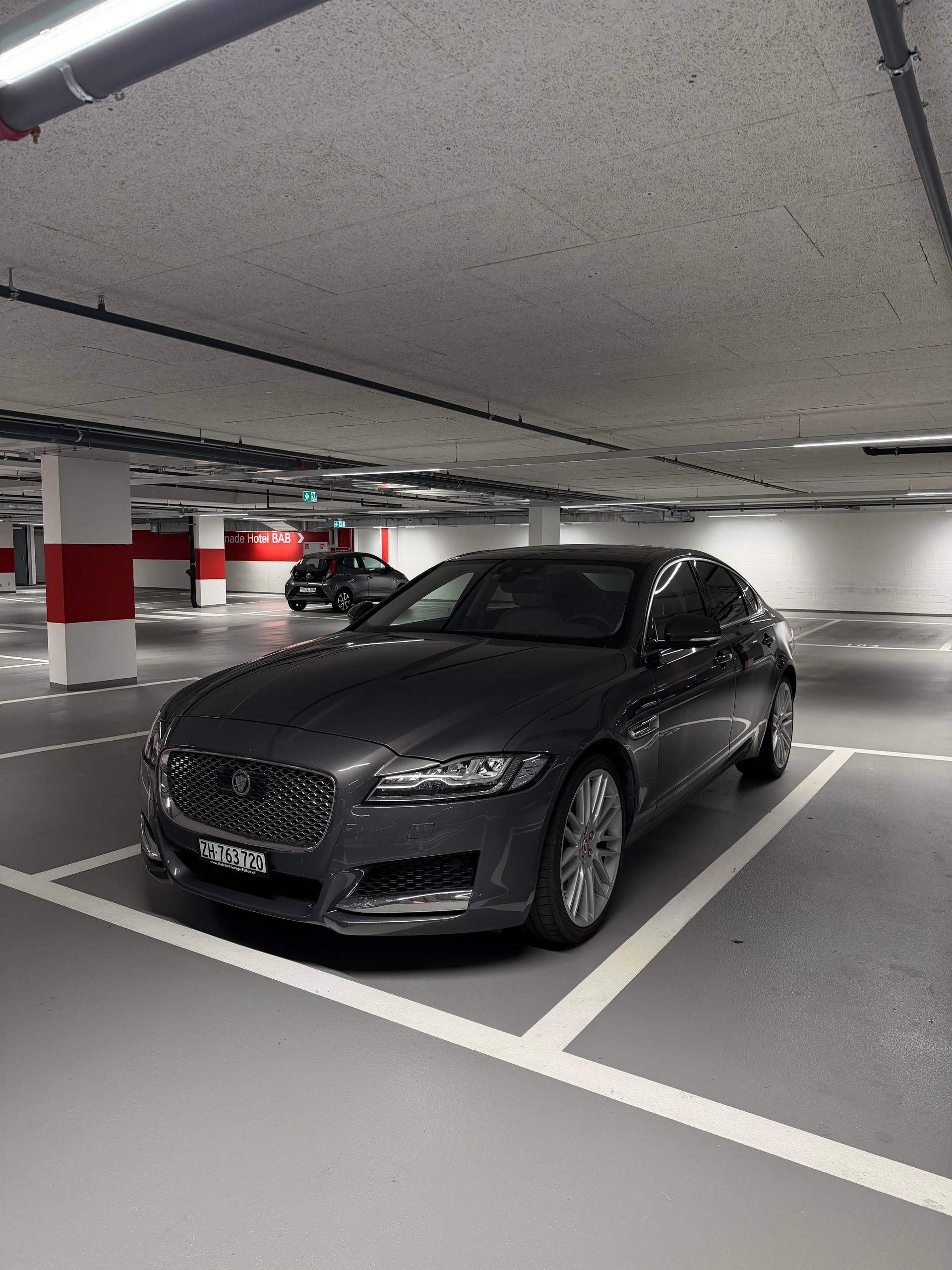 JAGUAR 3.0 V6 S/C Portfolio AWD-image-0