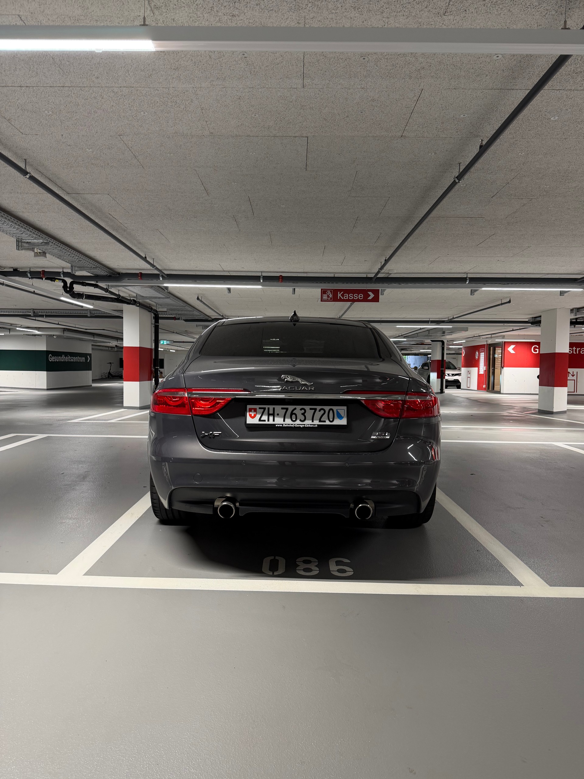 JAGUAR 3.0 V6 S/C Portfolio AWD-image-4
