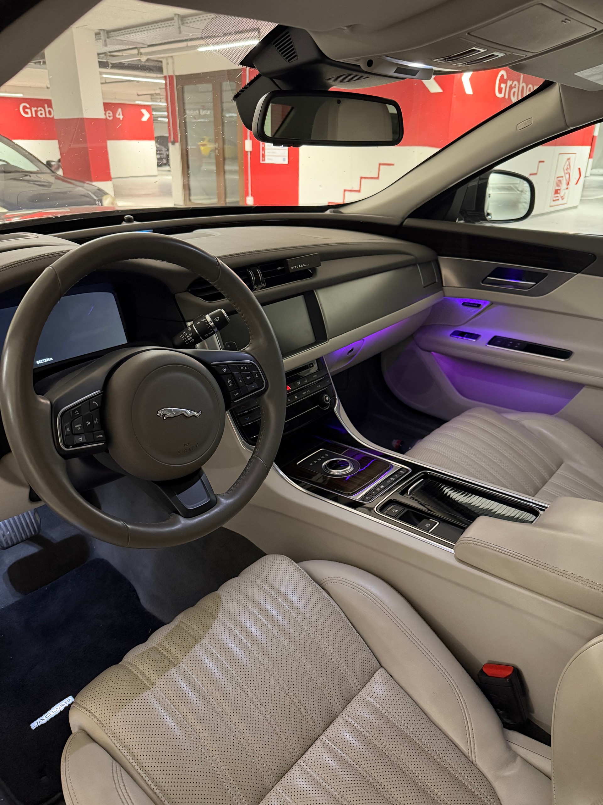 JAGUAR 3.0 V6 S/C Portfolio AWD-image-5