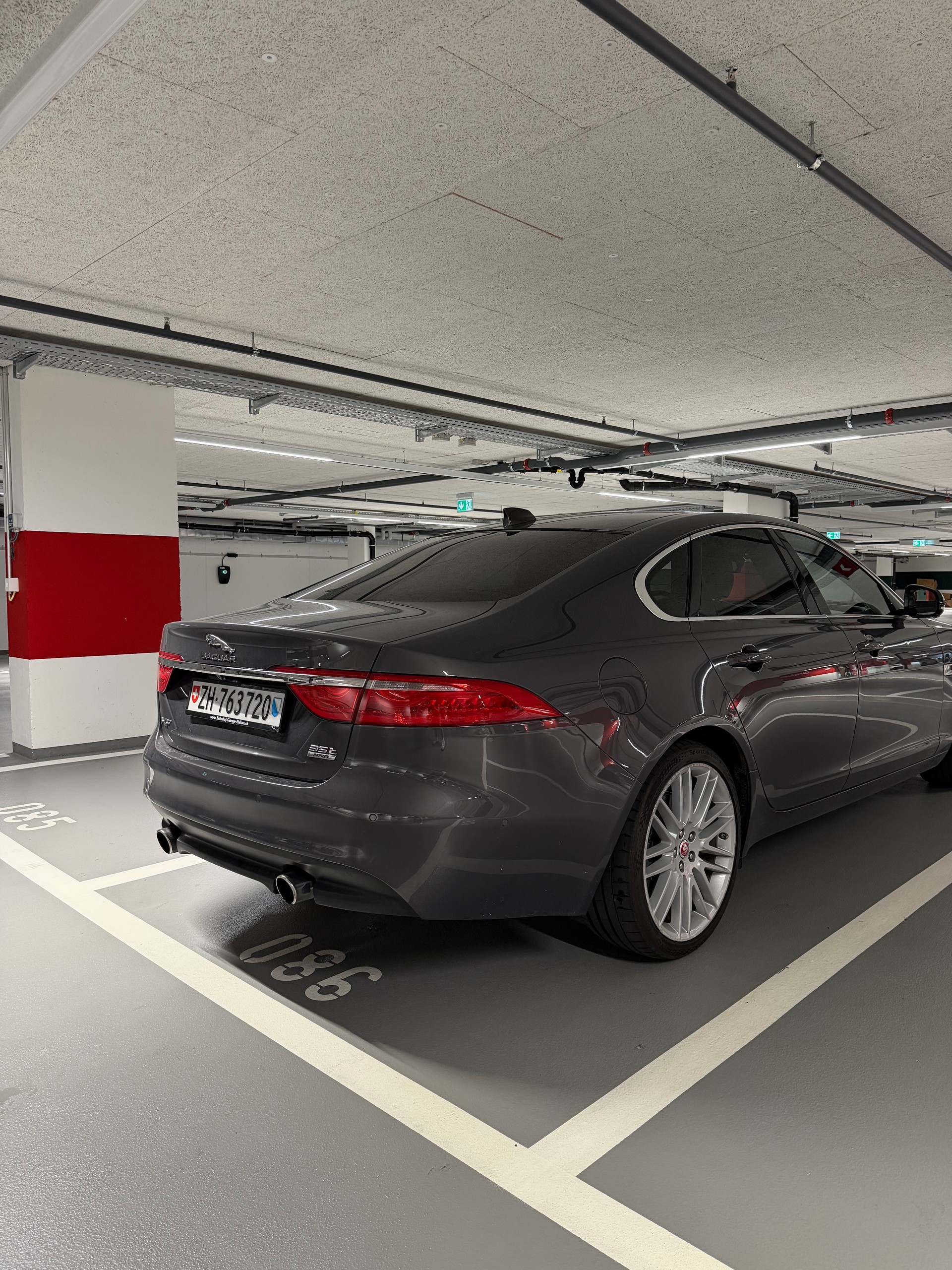 JAGUAR 3.0 V6 S/C Portfolio AWD-image-2