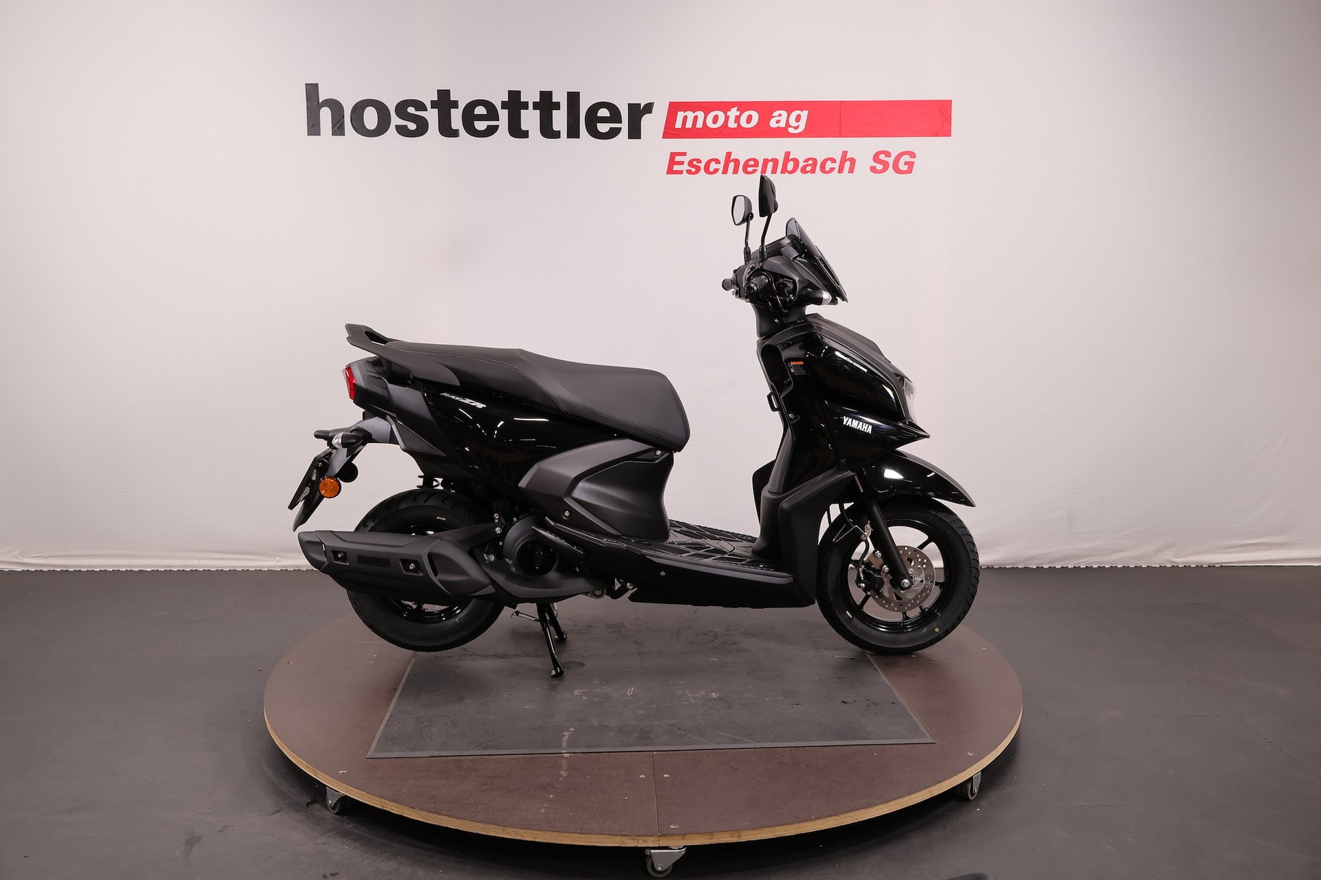 YAMAHA RayZR-showroom-element-1