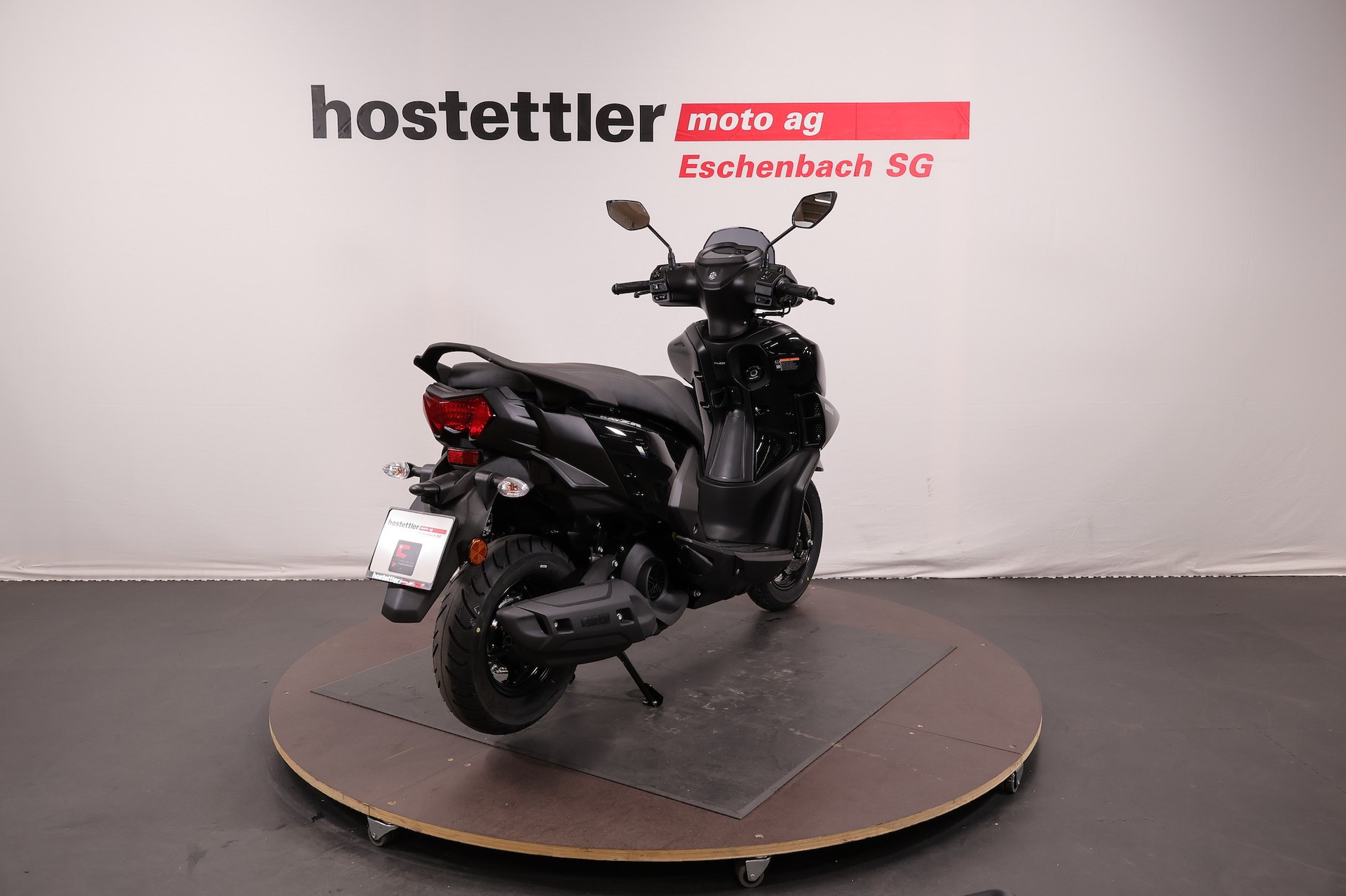 YAMAHA RayZR-showroom-element-2