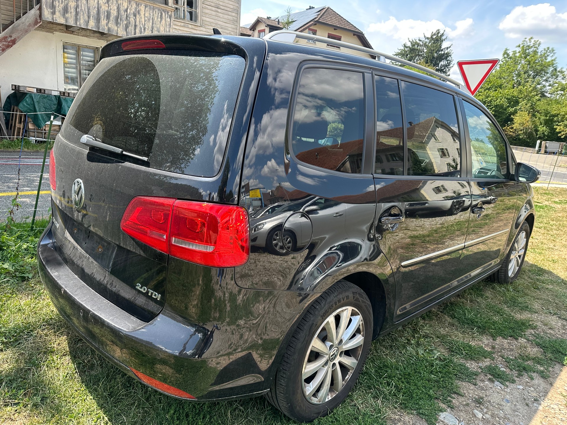 VW Touran 2.0 TDI Highline DSG-image-4