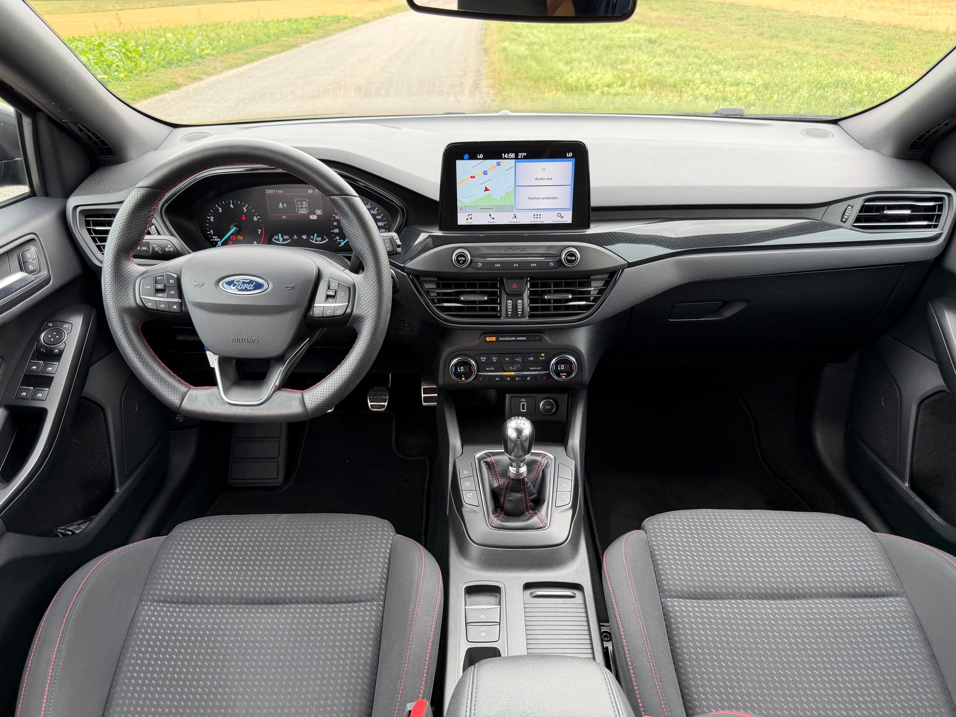 FORD Focus 1.5 SCTi ST Line-image-13