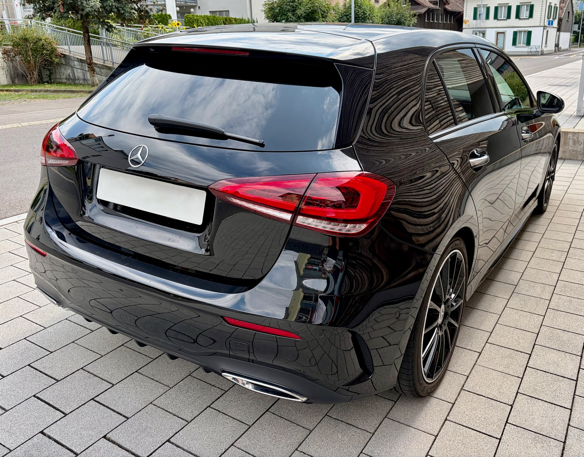 MERCEDES-BENZ A 220 d AMG Line 4m-image-2