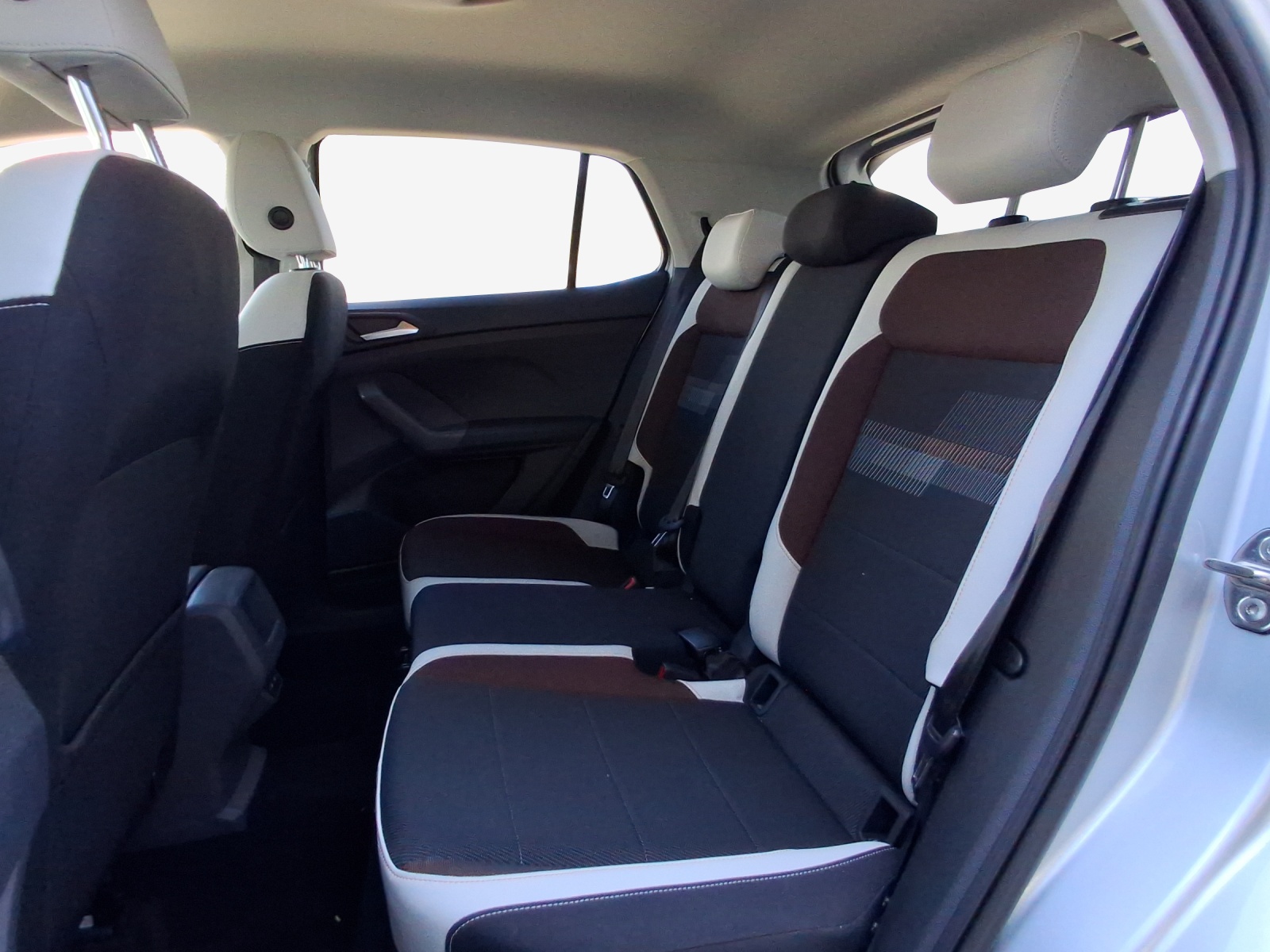 VW T-Cross 1.0 TSI Life DSG-image-11
