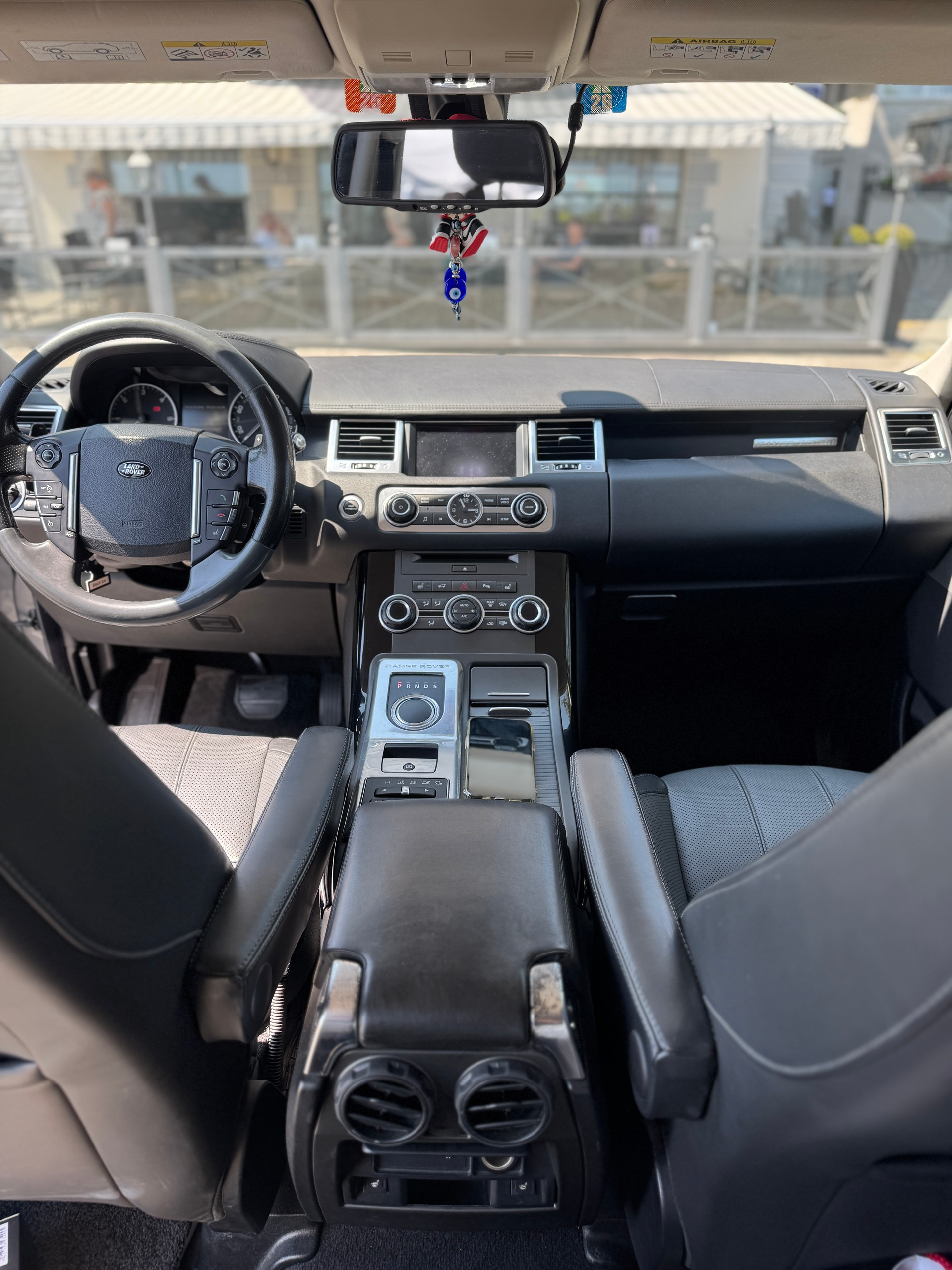LAND ROVER 3.0 SDV6 Autobiography-image-3