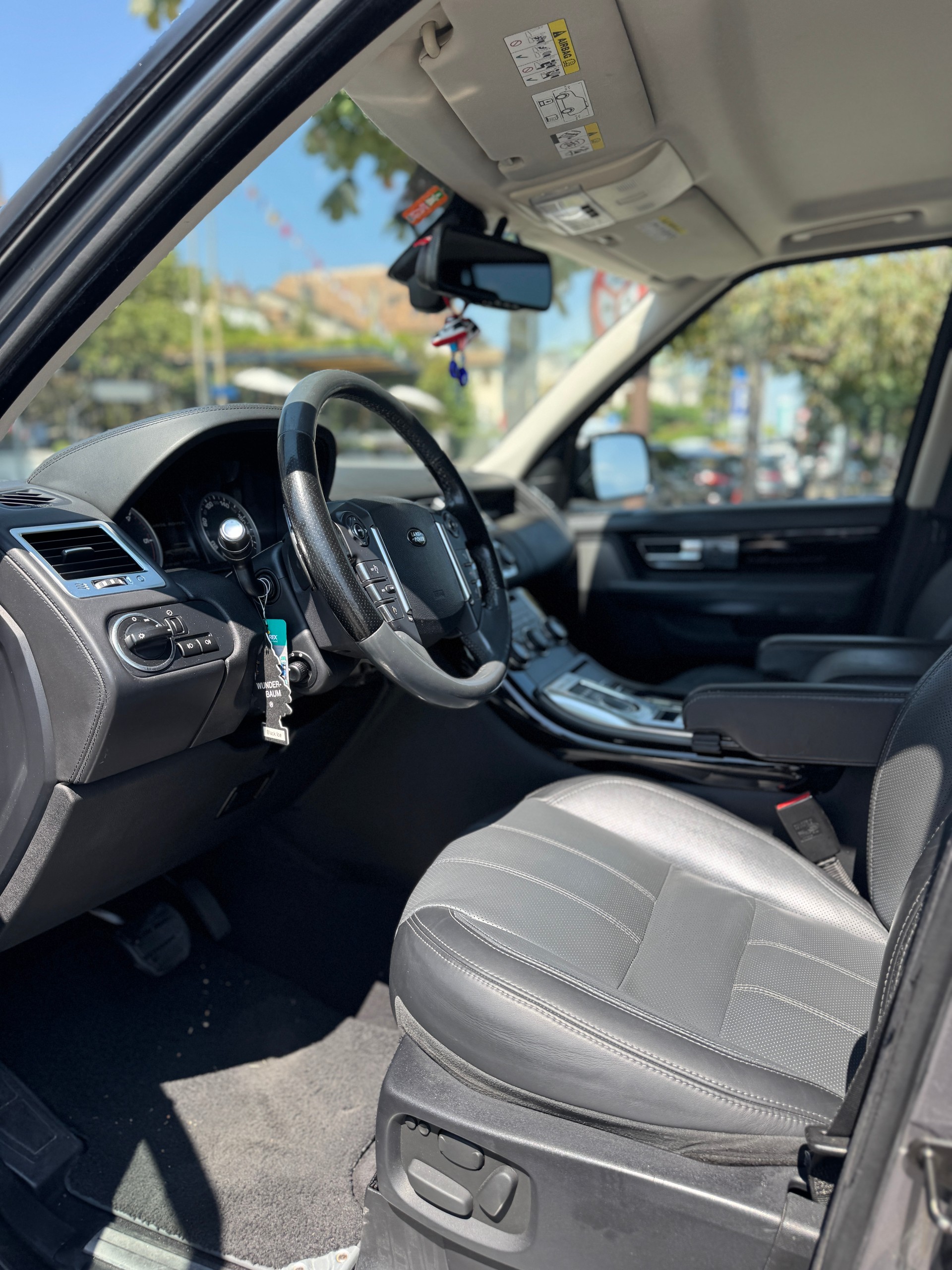 LAND ROVER 3.0 SDV6 Autobiography-image-5