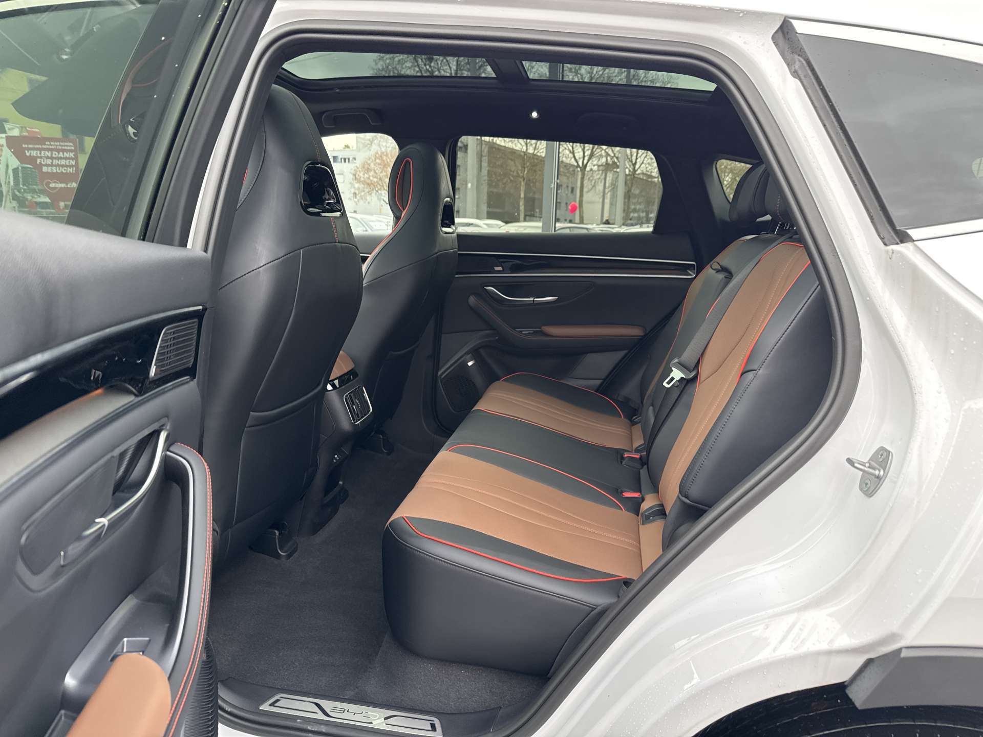 BYD Seal U DM-i PHEV Design AWD 324PS Automat-image-5