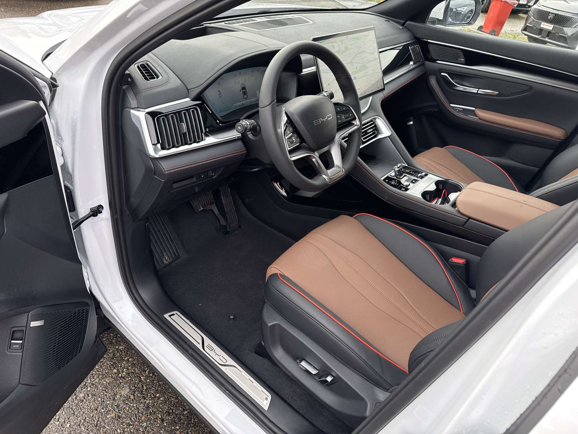 BYD Seal U DM-i PHEV Design AWD 324PS Automat-image-4
