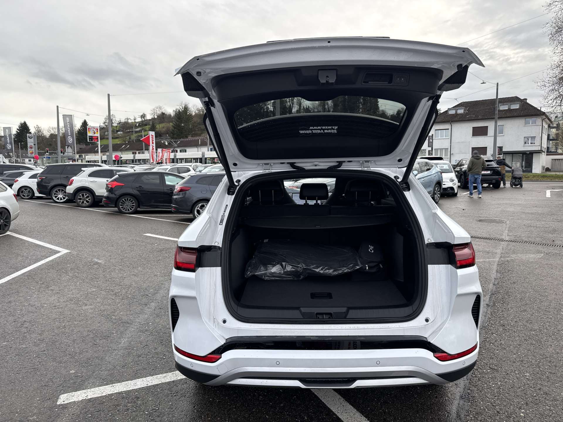 BYD Seal U DM-i PHEV Design AWD 324PS Automat-image-6