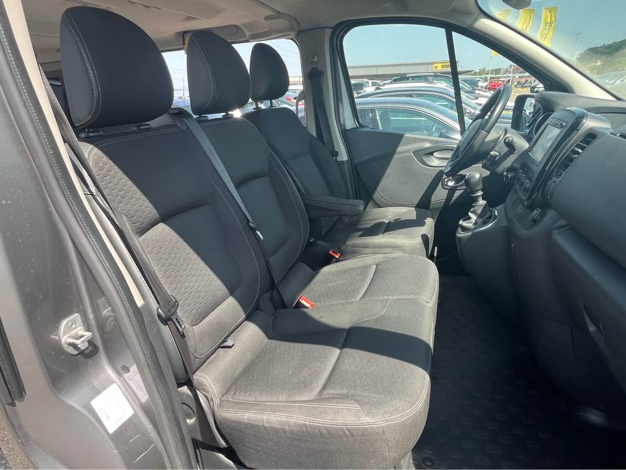OPEL Vivaro 1.6 CDTI Combi+ 2.7t L1H1-image-9