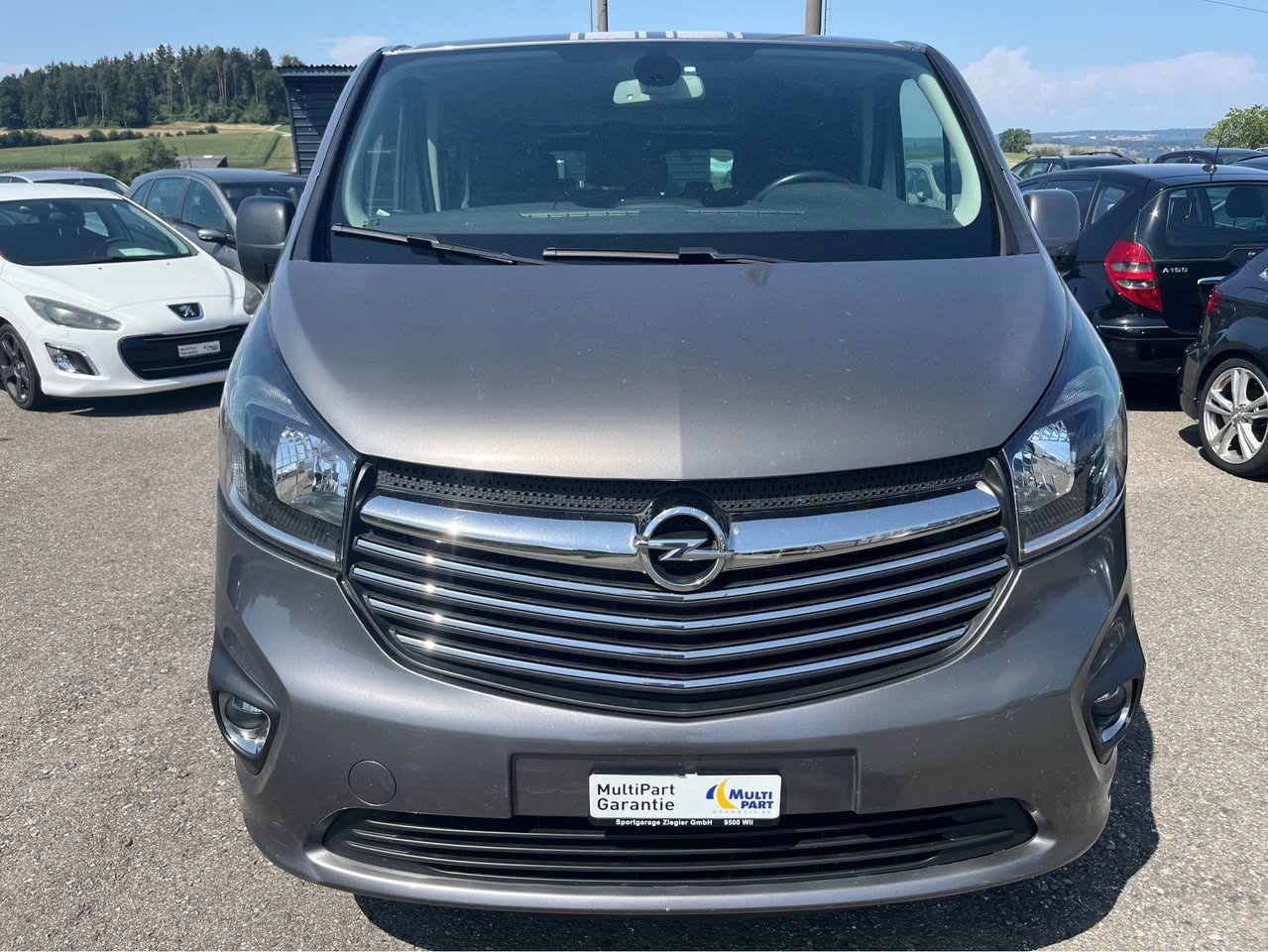 OPEL Vivaro 1.6 CDTI Combi+ 2.7t L1H1-image-0