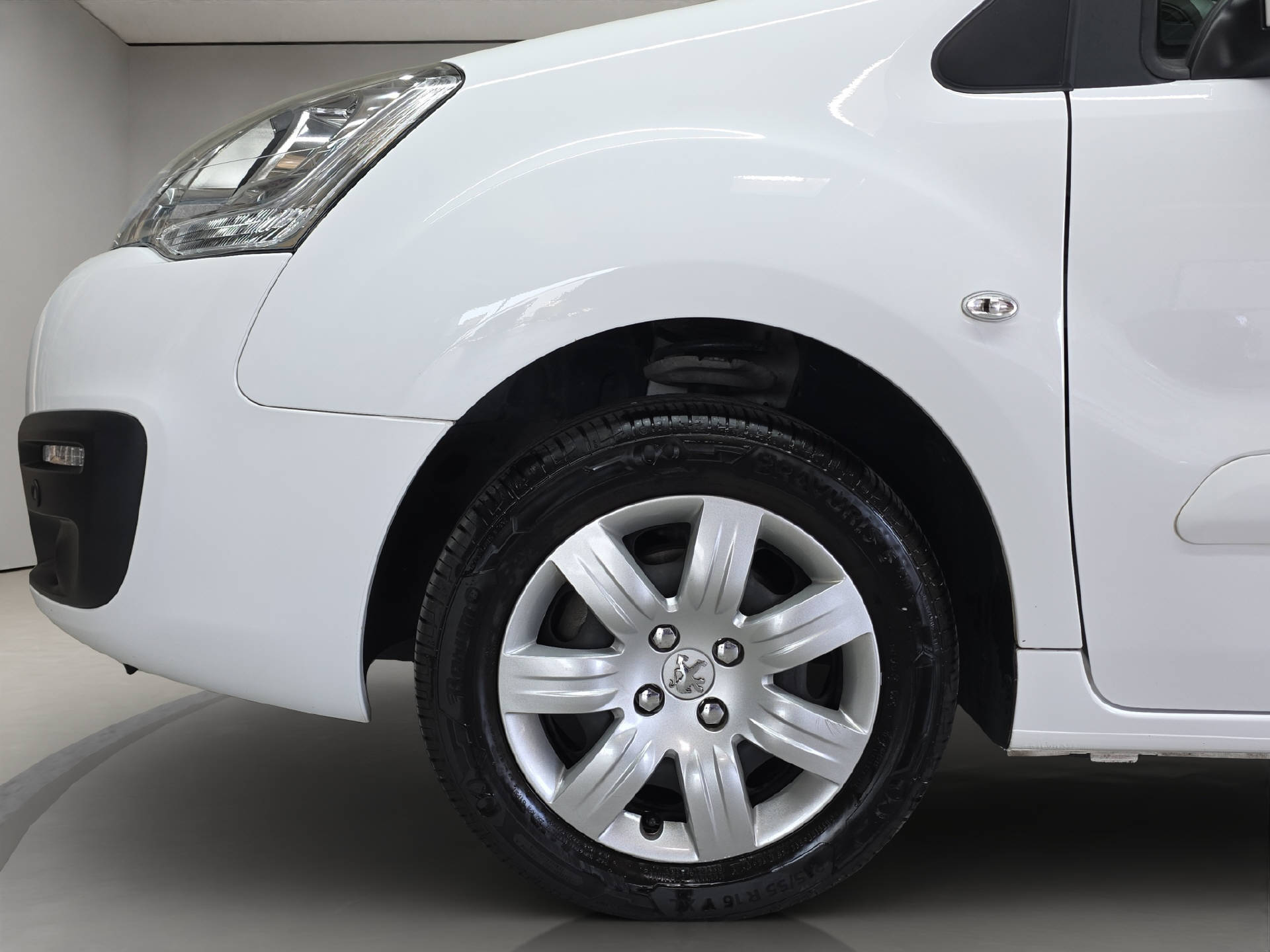 PEUGEOT Partner Tepee 1.2 PureTech Allure S/S-image-13