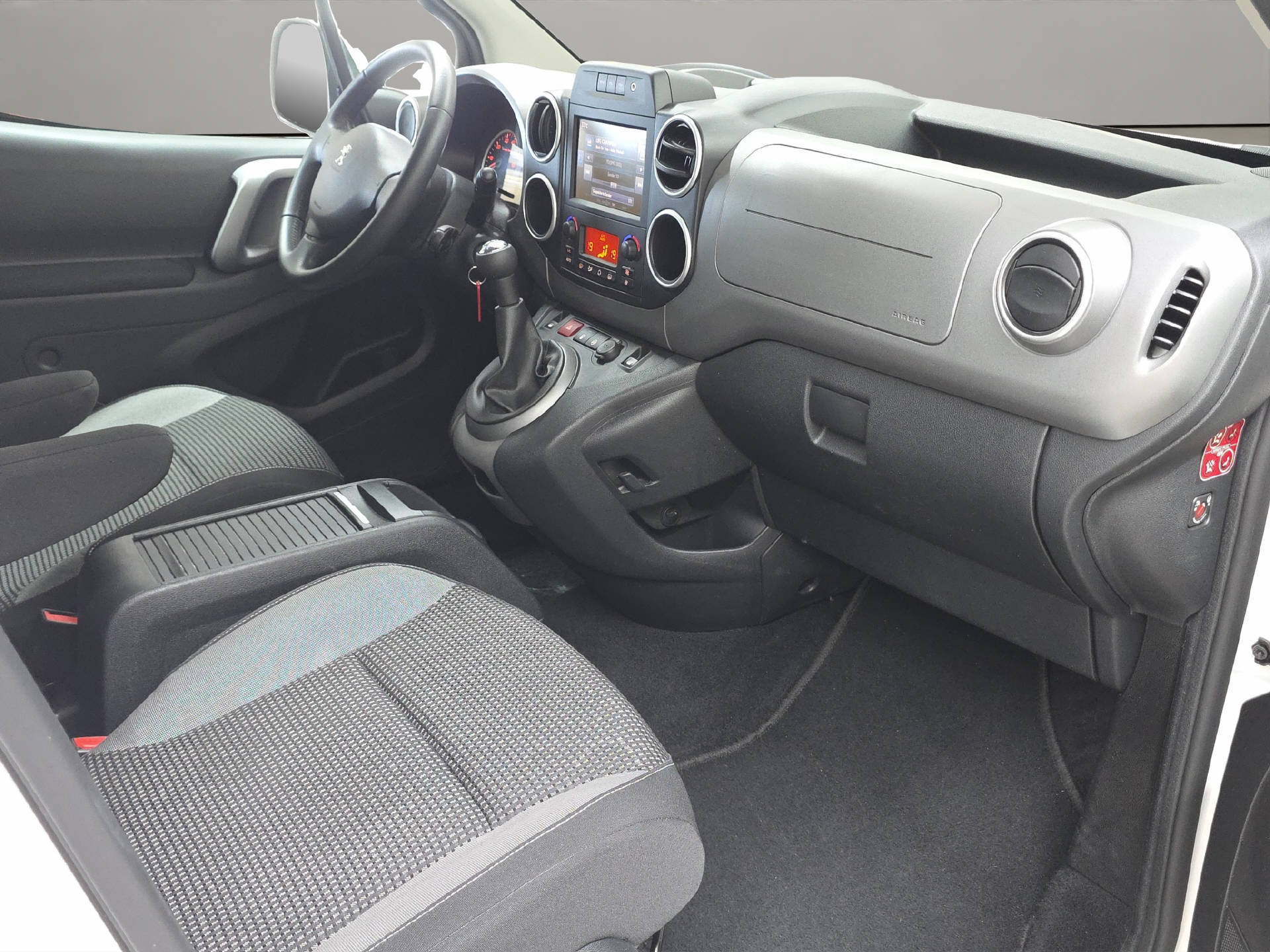 PEUGEOT Partner Tepee 1.2 PureTech Allure S/S-image-11