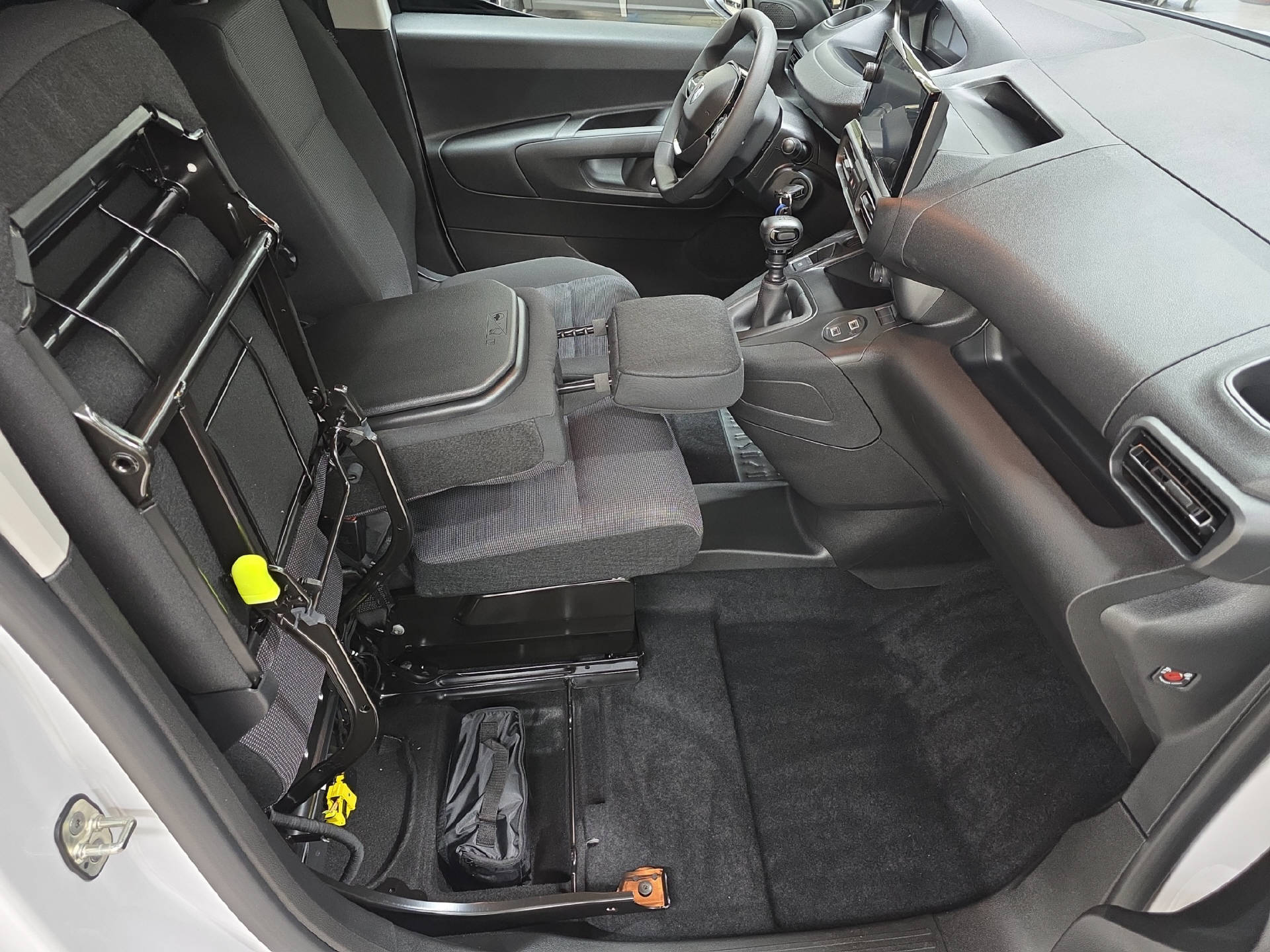 PEUGEOT Partner Tepee 1.2 PureTech Allure S/S-image-3