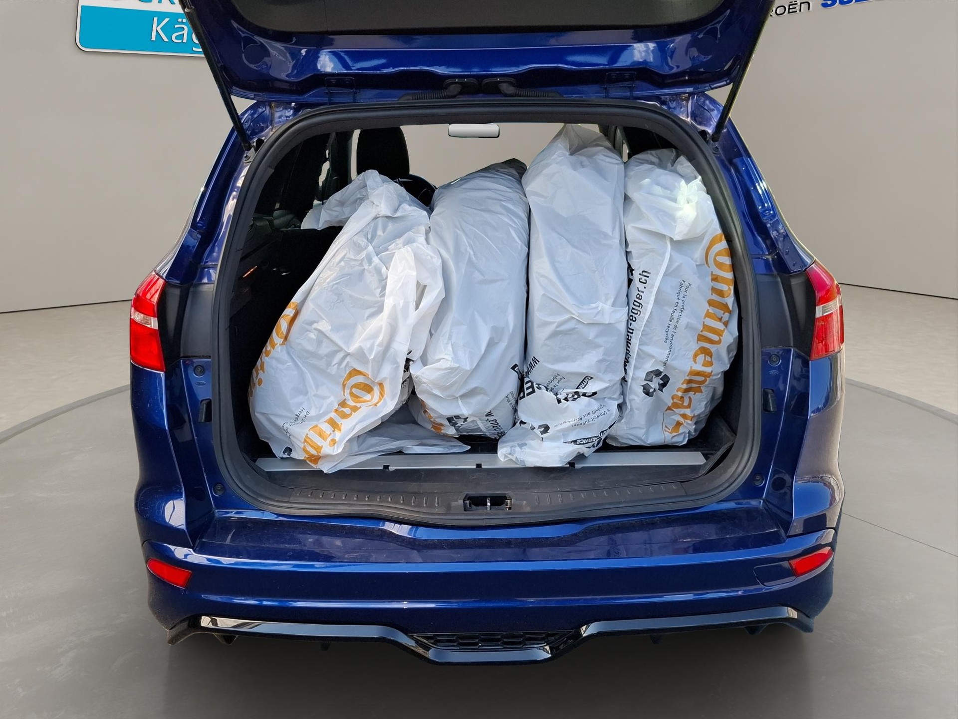 FORD Focus Station Wagon 1.5 TDCi 120 ST-Line-image-9
