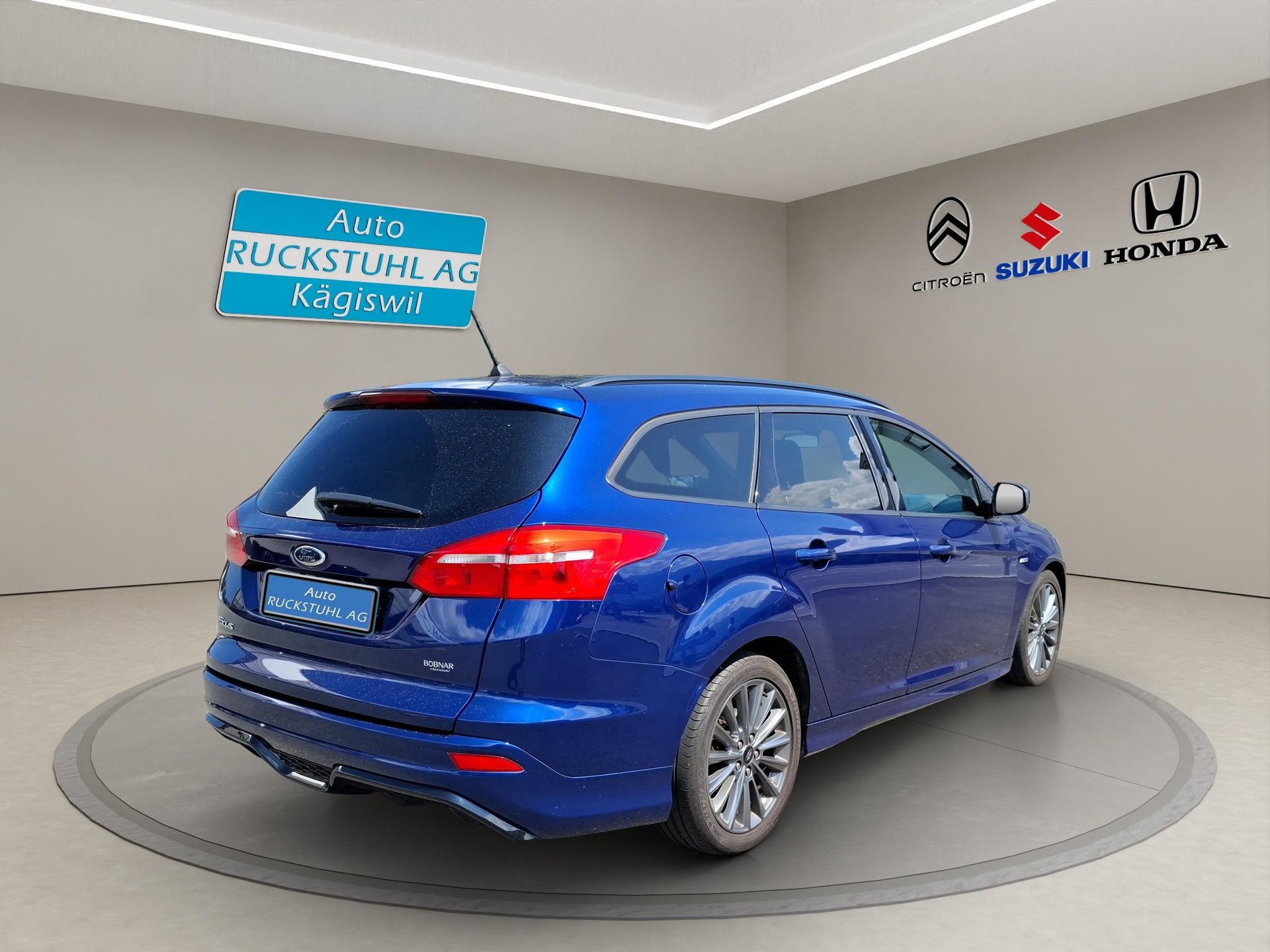 FORD Focus Station Wagon 1.5 TDCi 120 ST-Line-image-2