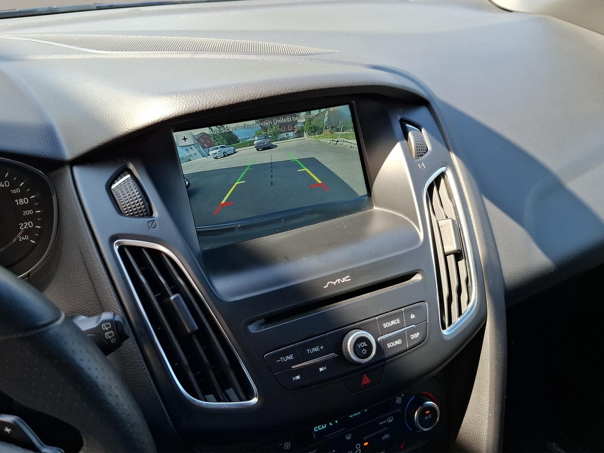 FORD Focus Station Wagon 1.5 TDCi 120 ST-Line-image-5