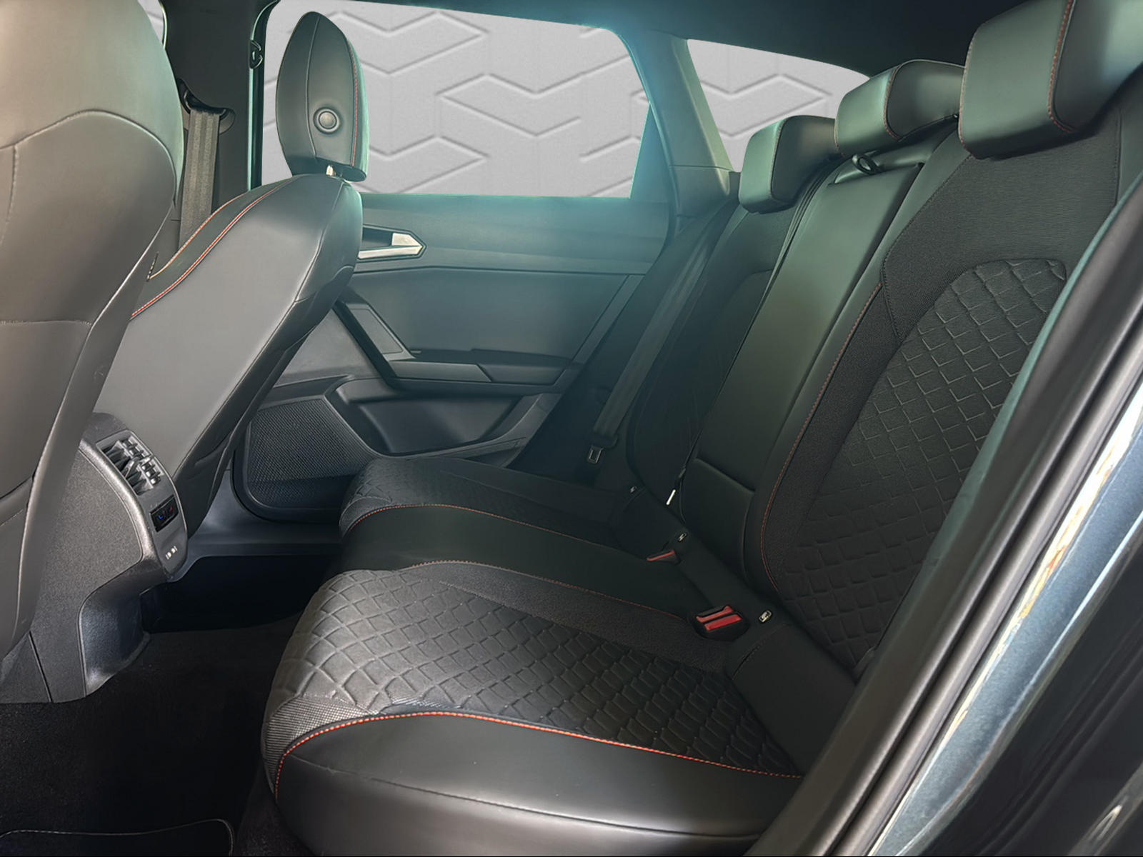 SEAT Leon ST 1.5 eTSI mHEV DSG FR-image-15