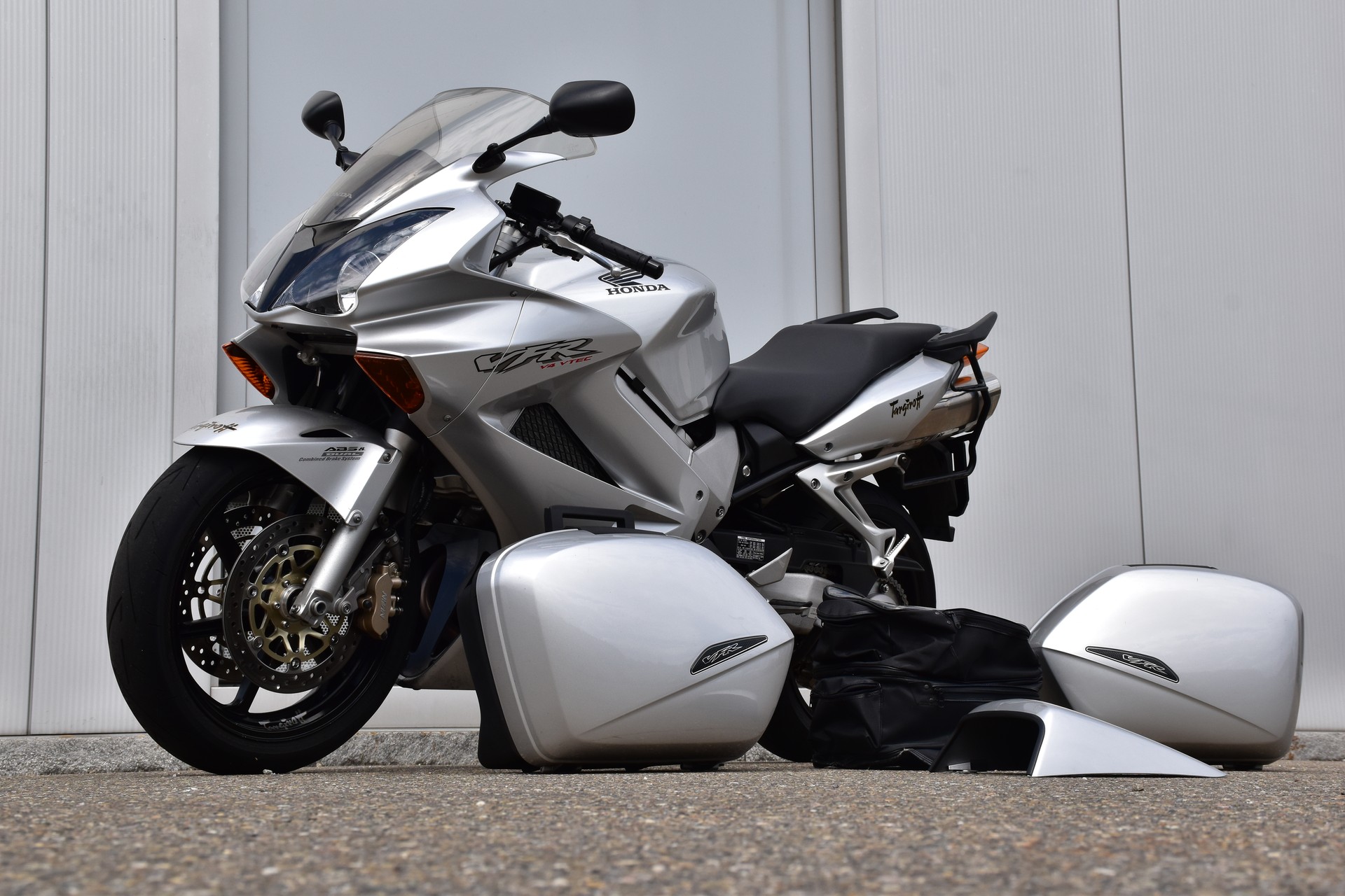 HONDA VFR 800 FI ABS-image-1