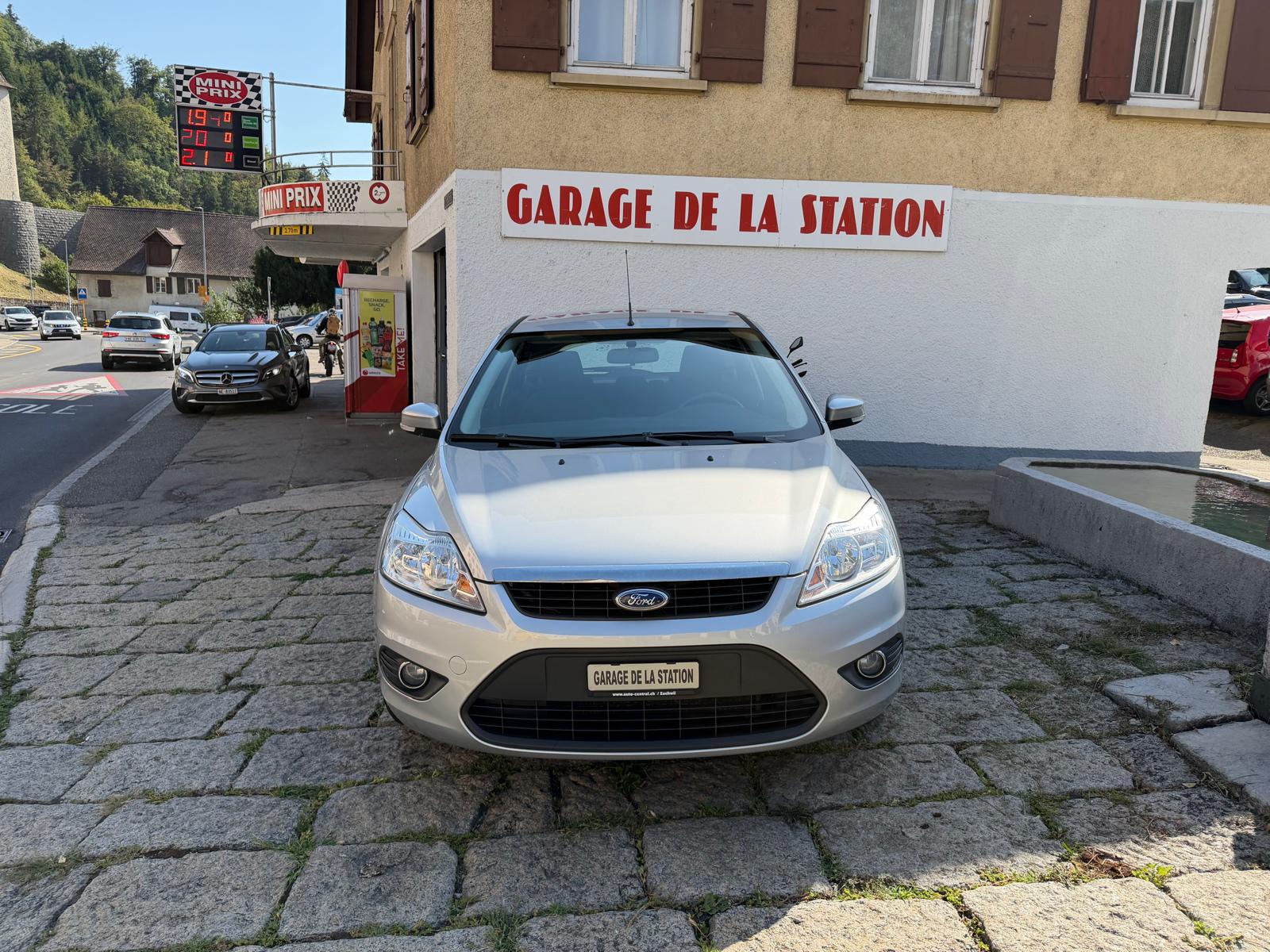 FORD Focus 1.6i VCT Carving-image-1