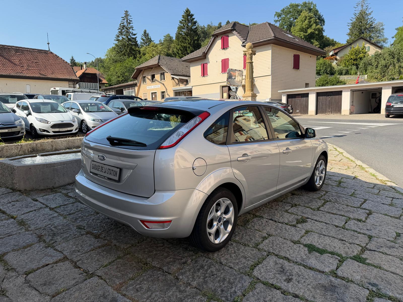 FORD Focus 1.6i VCT Carving-image-3