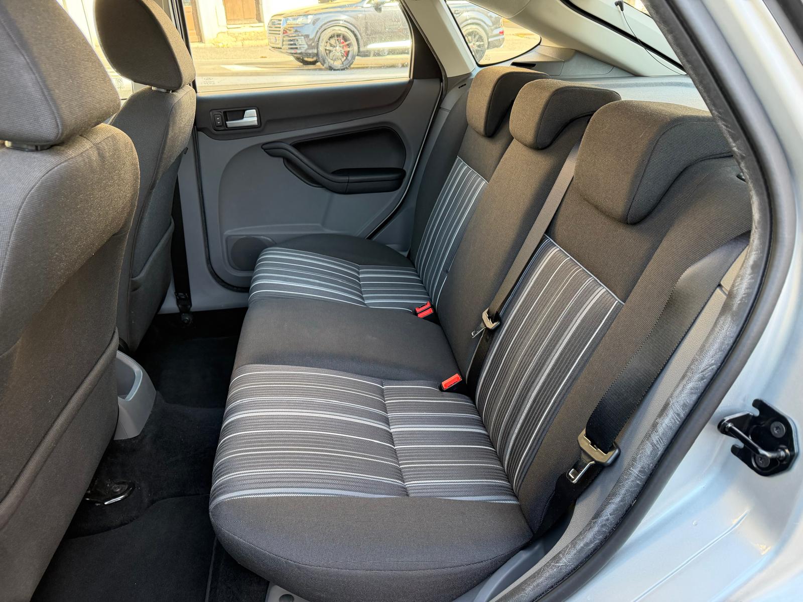 FORD Focus 1.6i VCT Carving-image-7