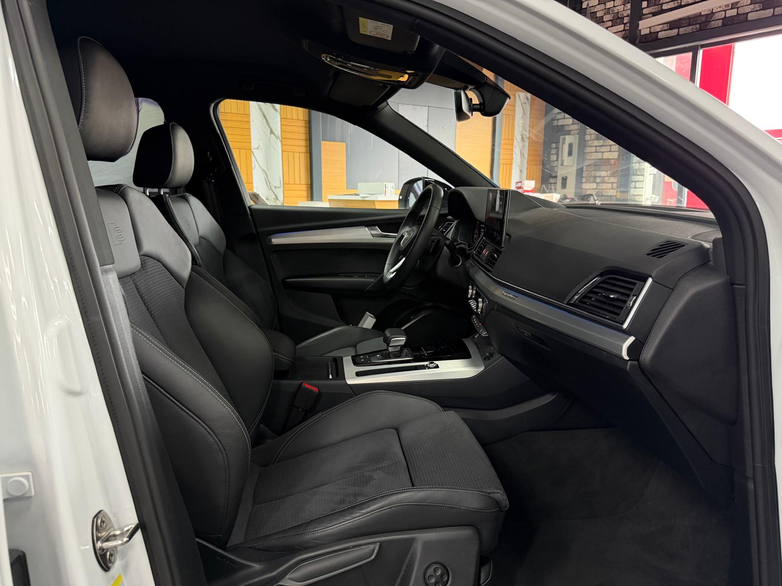 AUDI Q5 Sportback 40 TDI S line quattro S-tronic-image-10