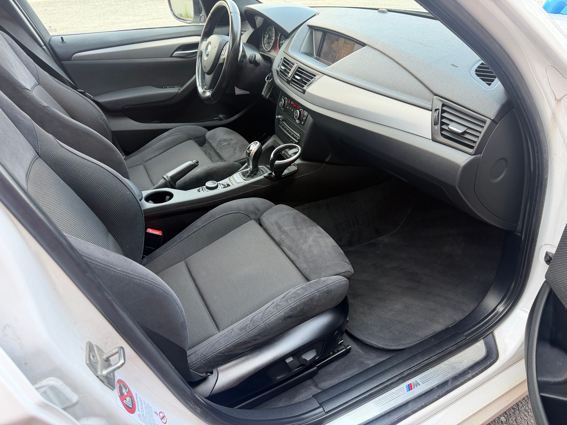 BMW X1 xDrive 28i Steptronic M Paket-image-12