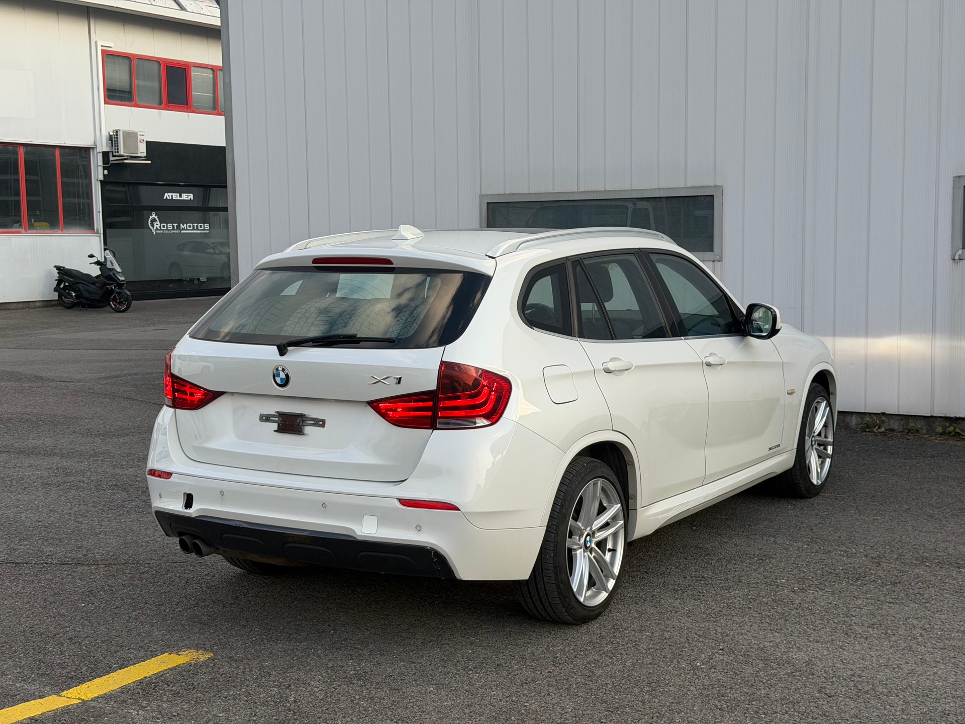BMW X1 xDrive 28i Steptronic M Paket-image-5