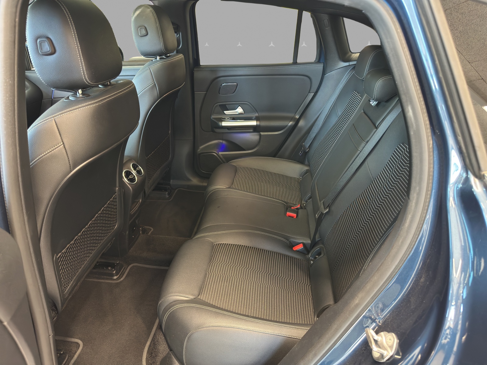 MERCEDES-BENZ EQA 250-image-13