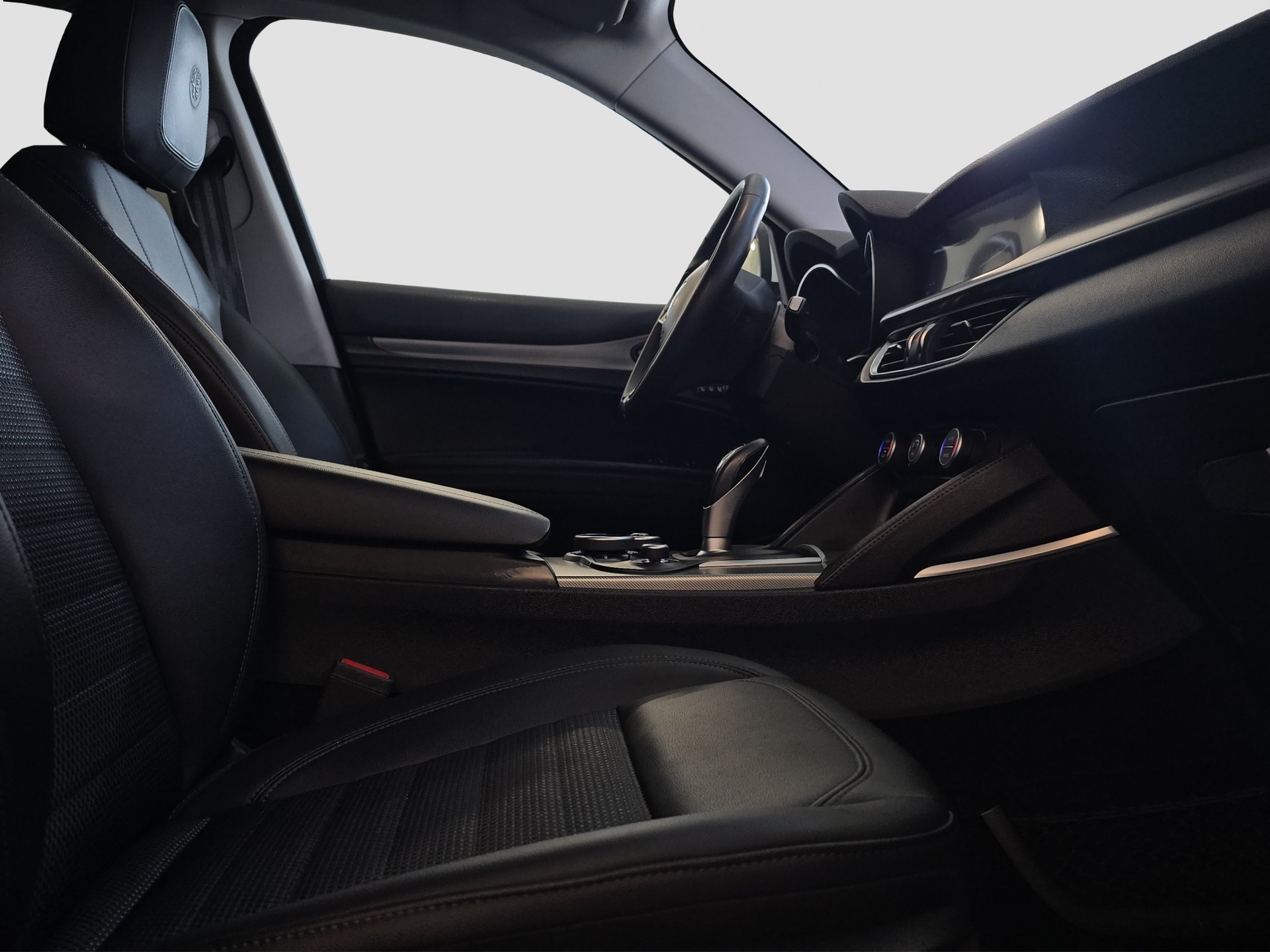 ALFA ROMEO Stelvio 2.0 Executive Q4 Automatic-image-13