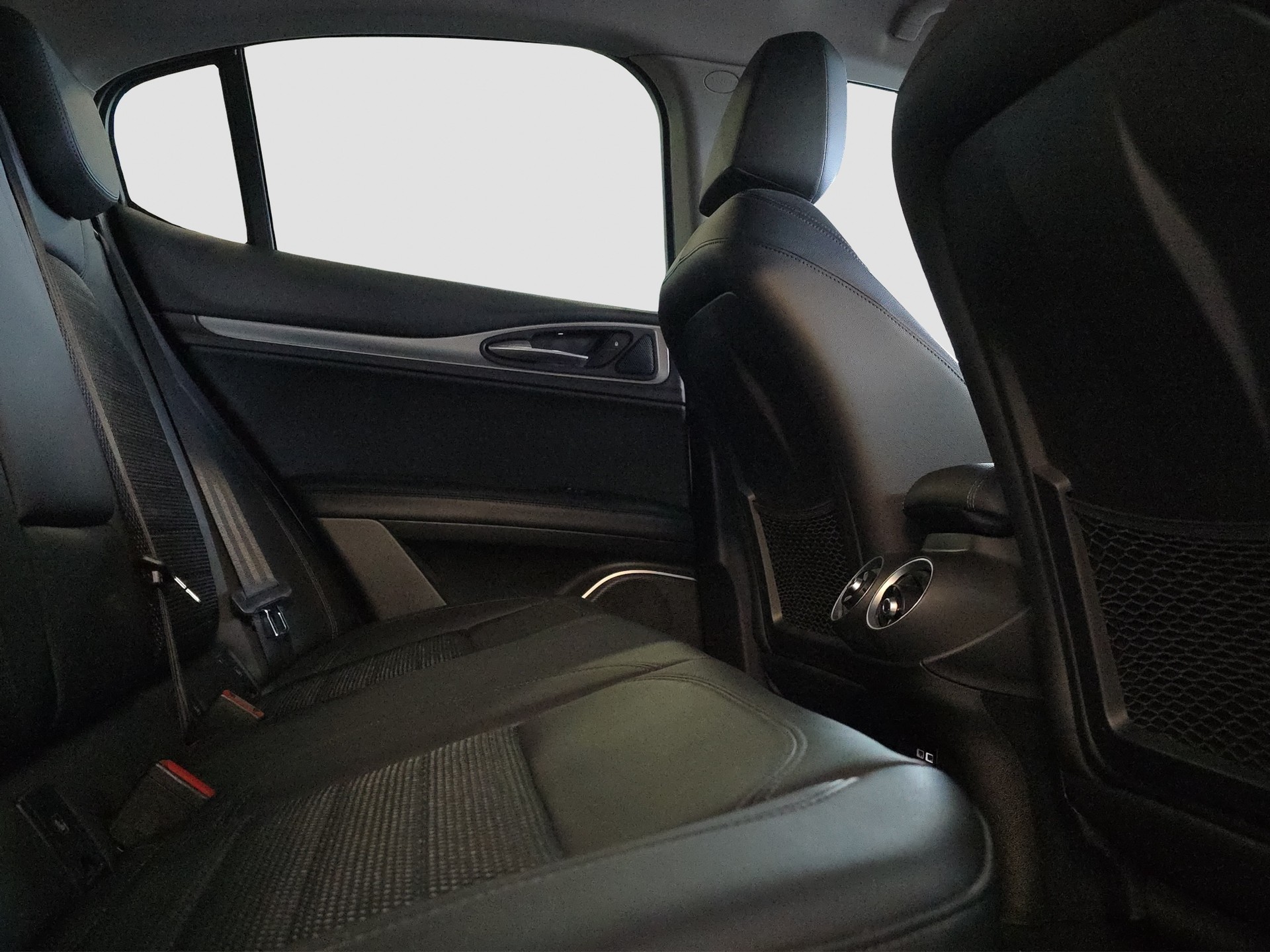 ALFA ROMEO Stelvio 2.0 Executive Q4 Automatic-image-14