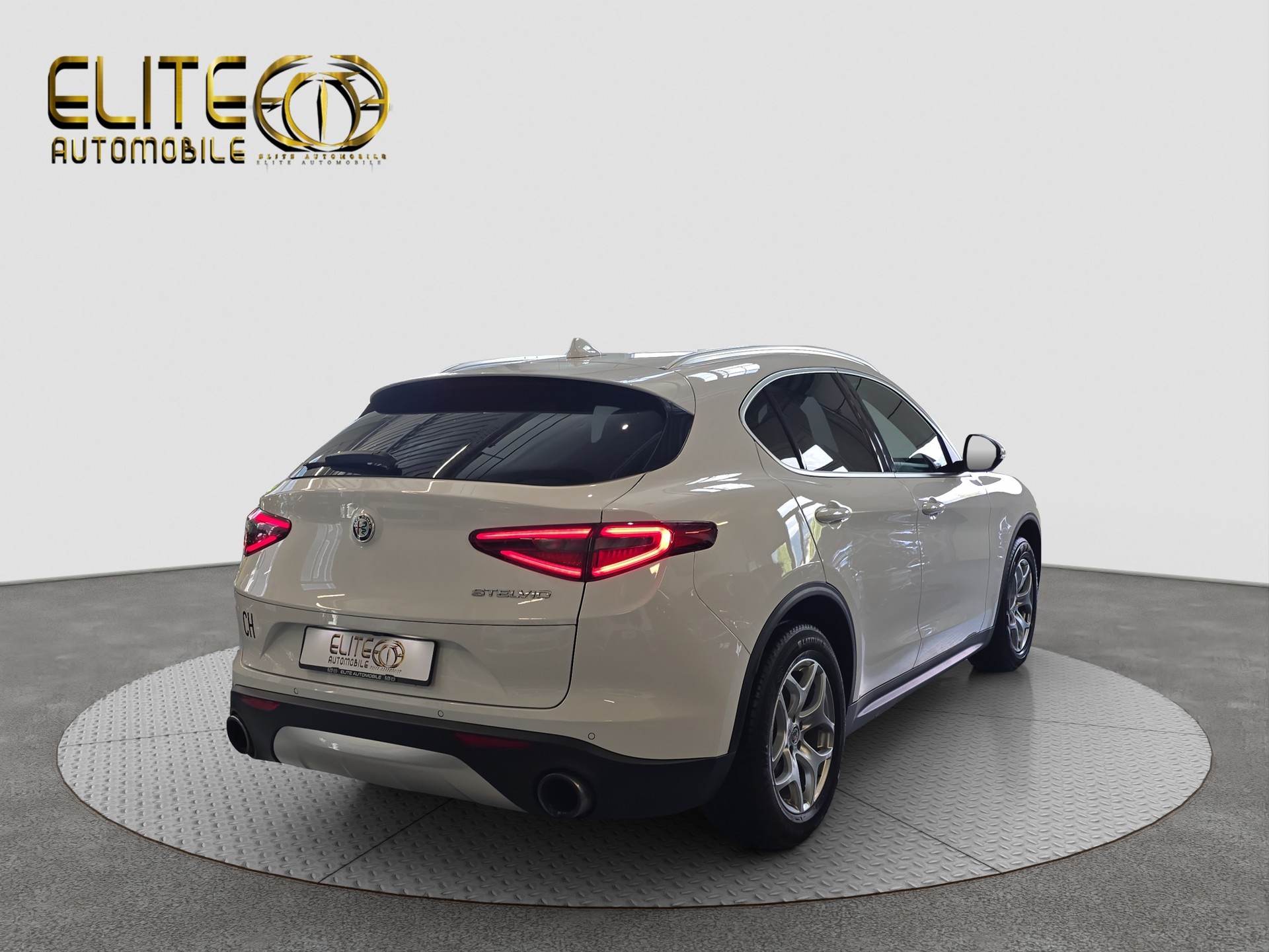 ALFA ROMEO Stelvio 2.0 Executive Q4 Automatic-image-7