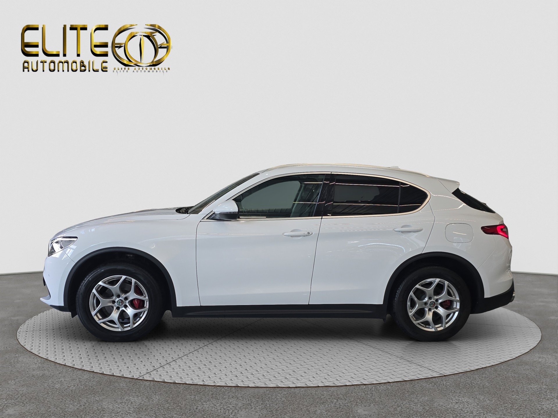 ALFA ROMEO Stelvio 2.0 Executive Q4 Automatic-image-4