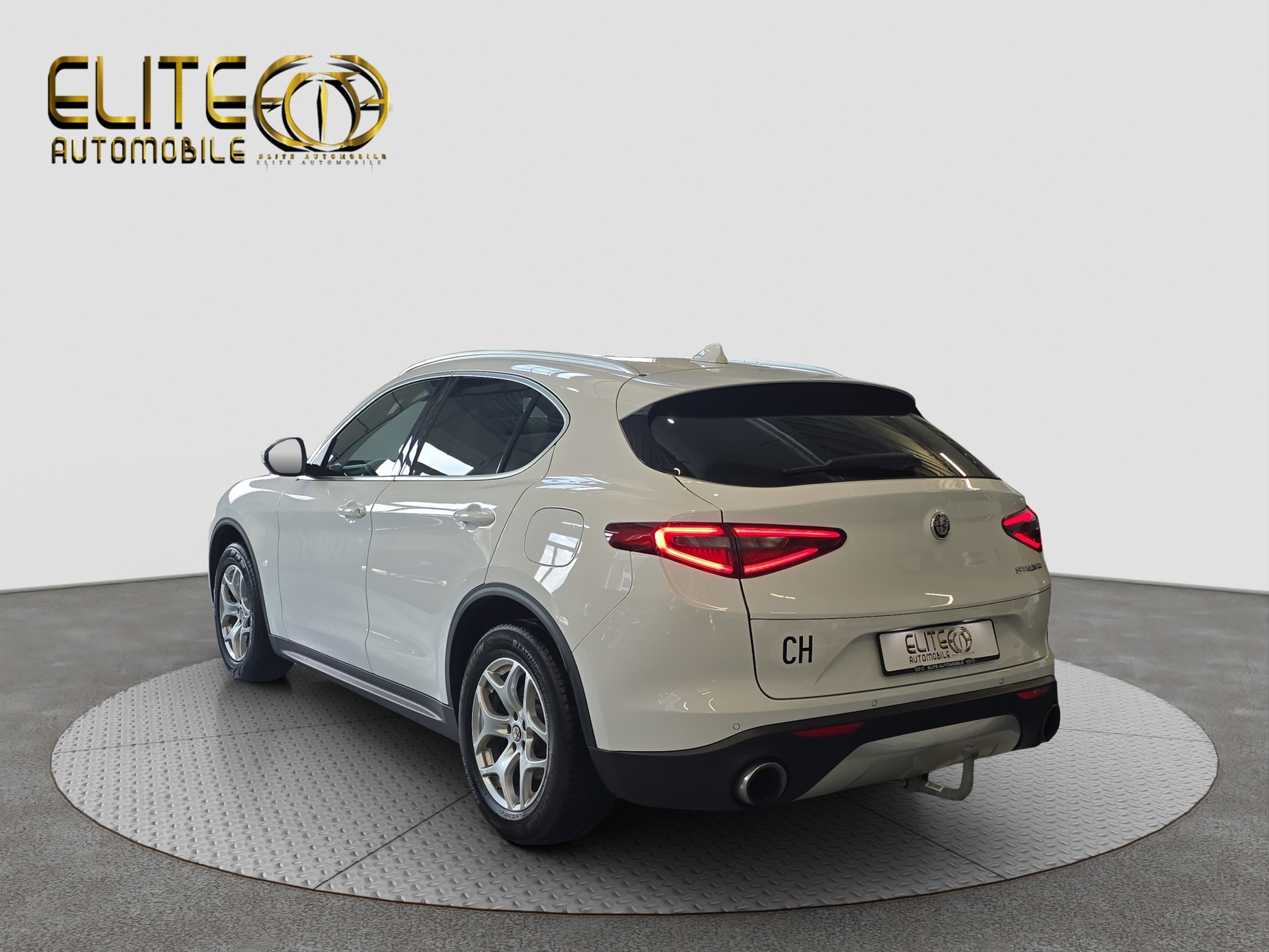 ALFA ROMEO Stelvio 2.0 Executive Q4 Automatic-image-5