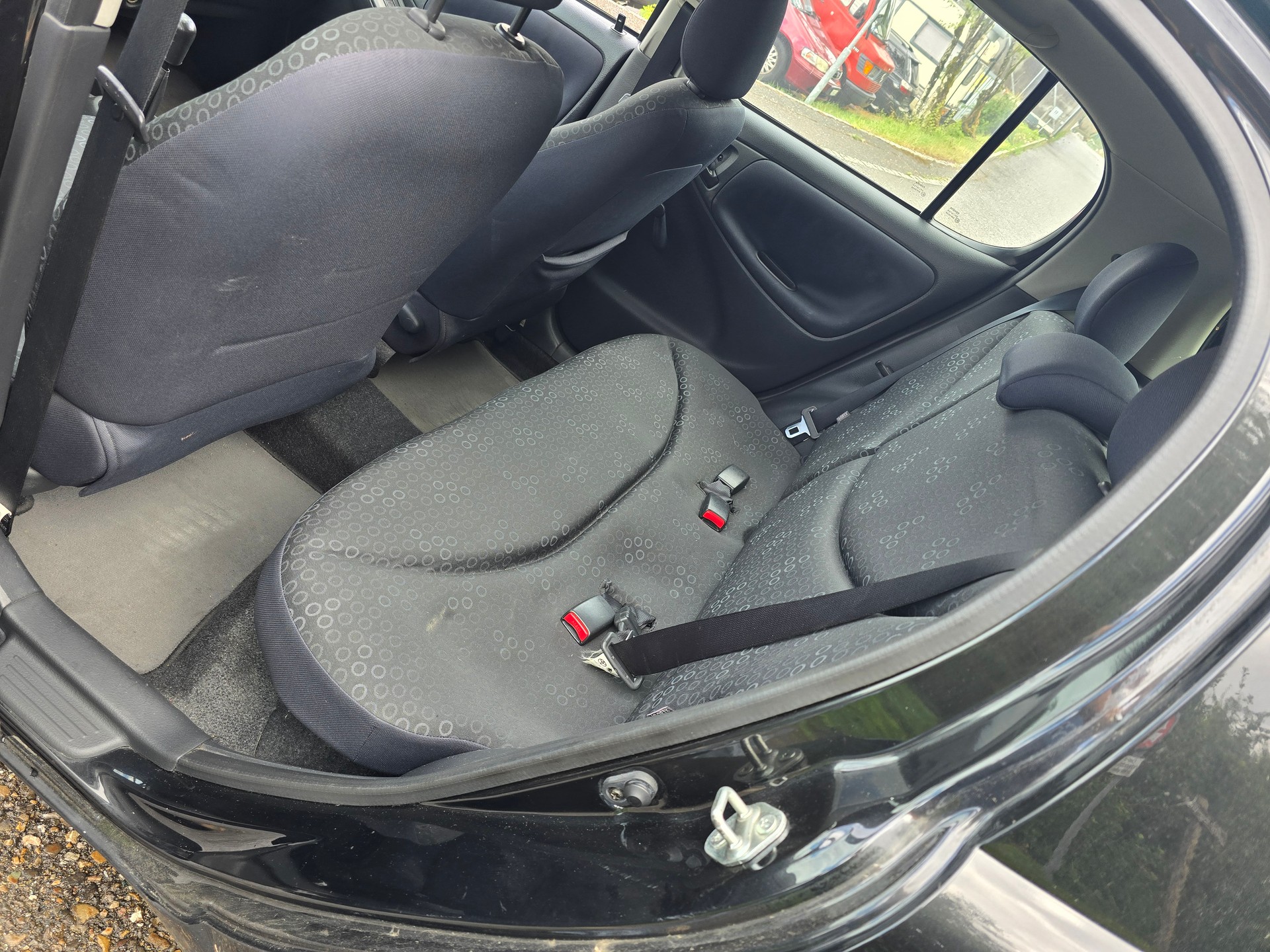 TOYOTA Yaris 1.3 Linea Sol-image-5