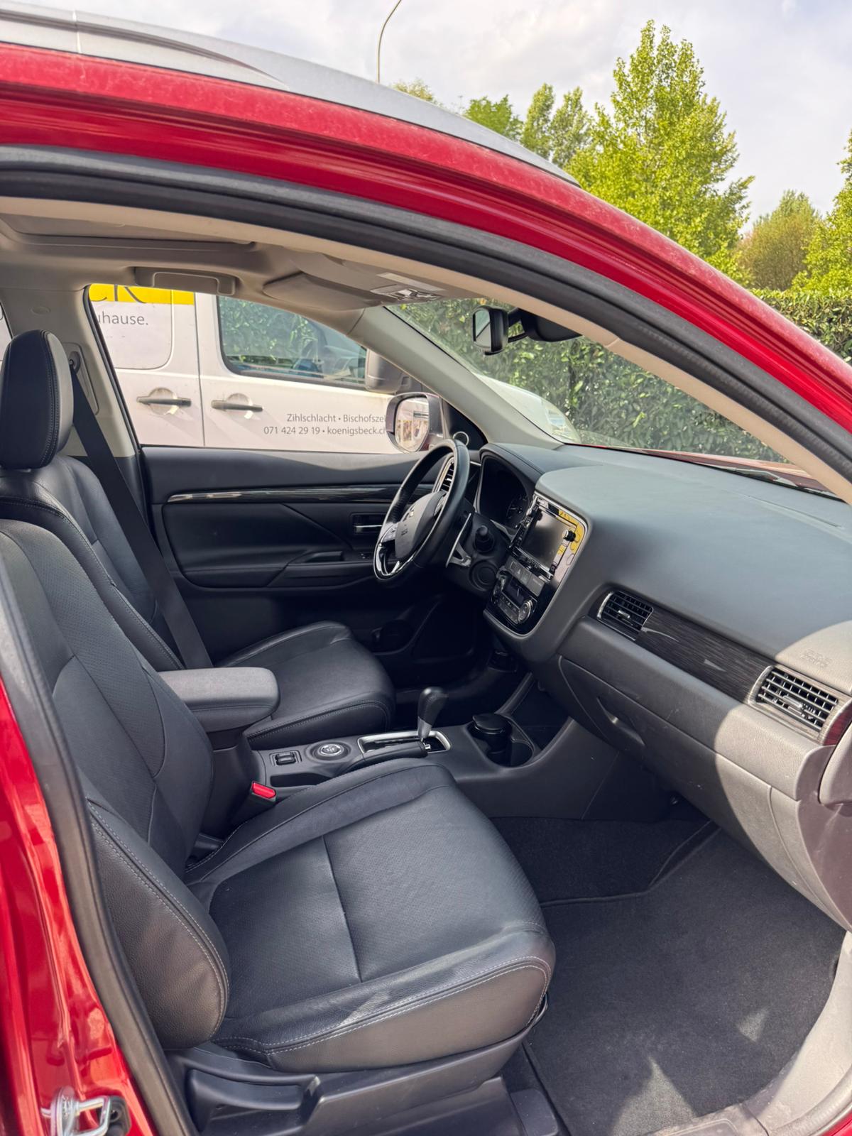 MITSUBISHI Outlander 2.2 DID Diamond 4WD Automatic-image-14