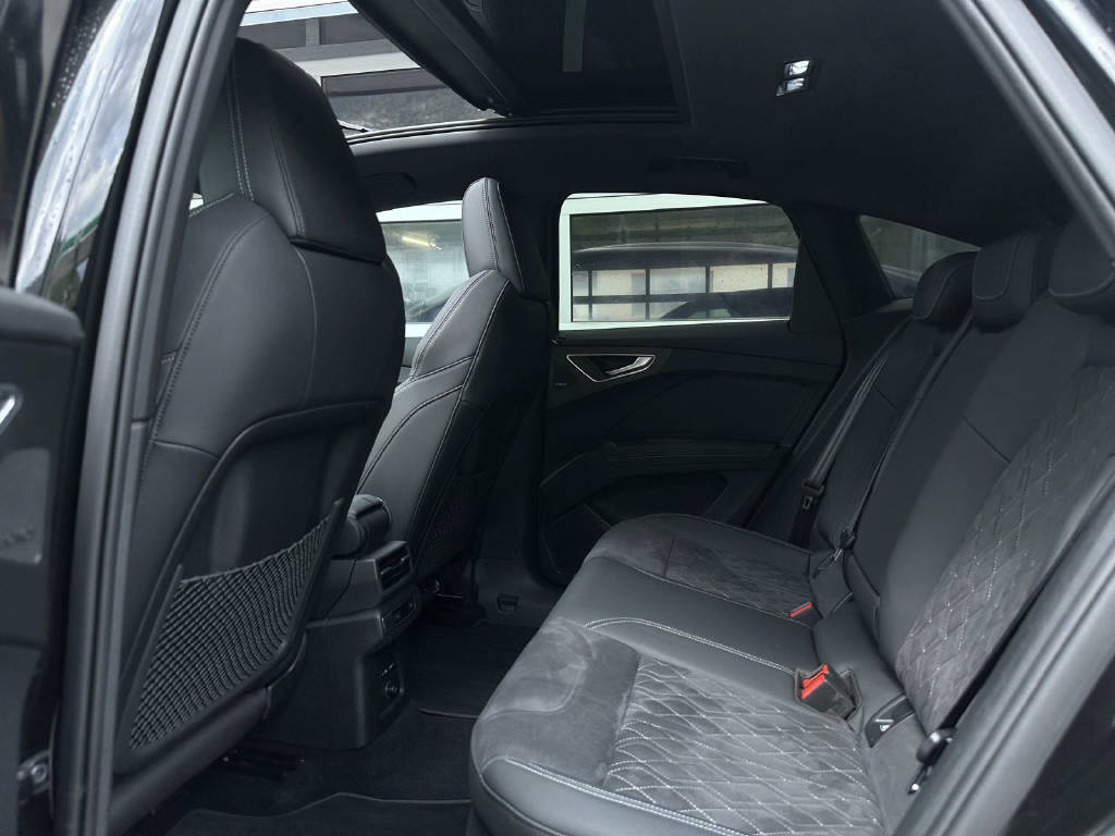 AUDI Q4 e-tron Sportback 50 quattro (CH)-image-8