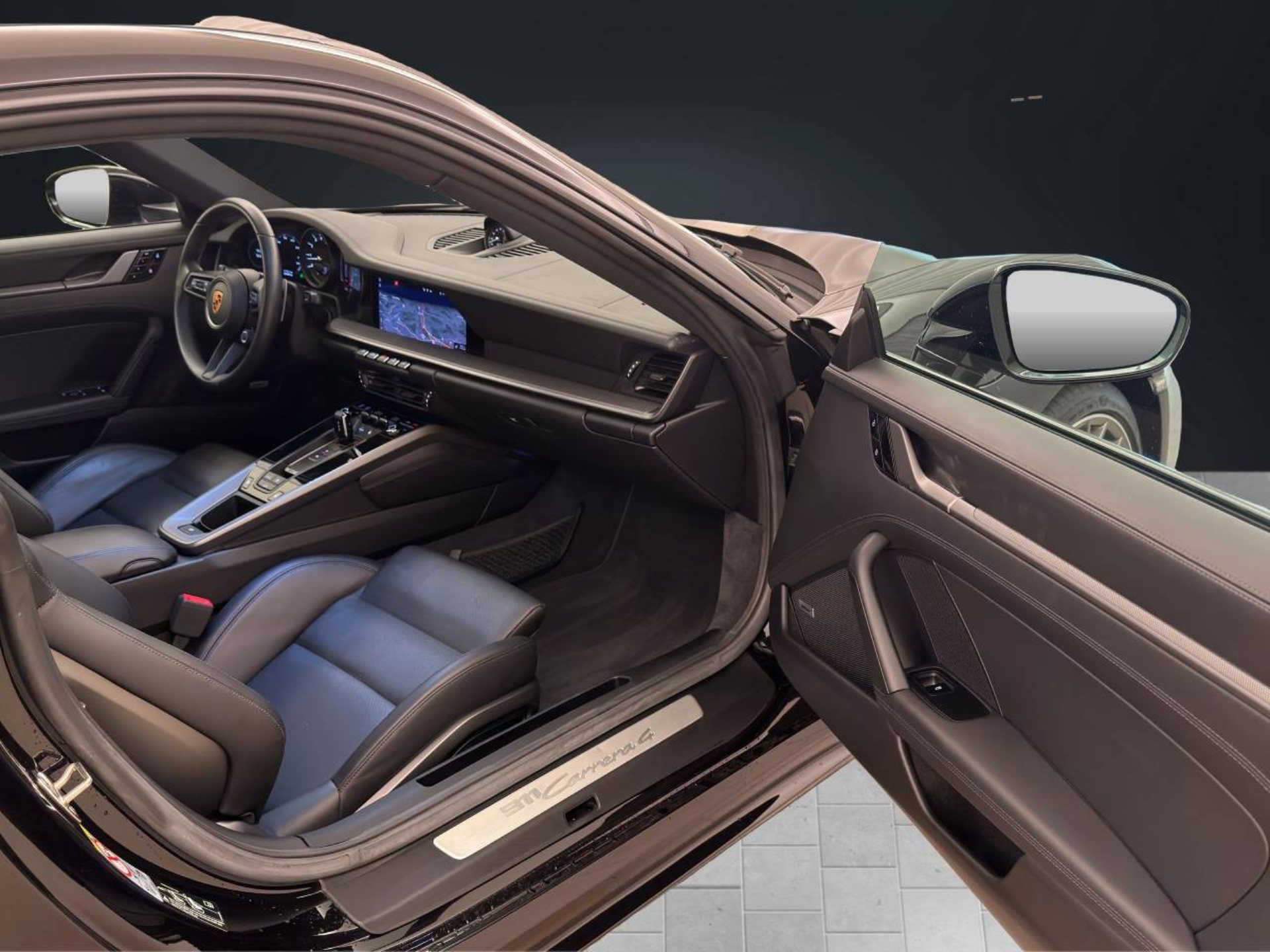 PORSCHE 911 Carrera 4-image-17